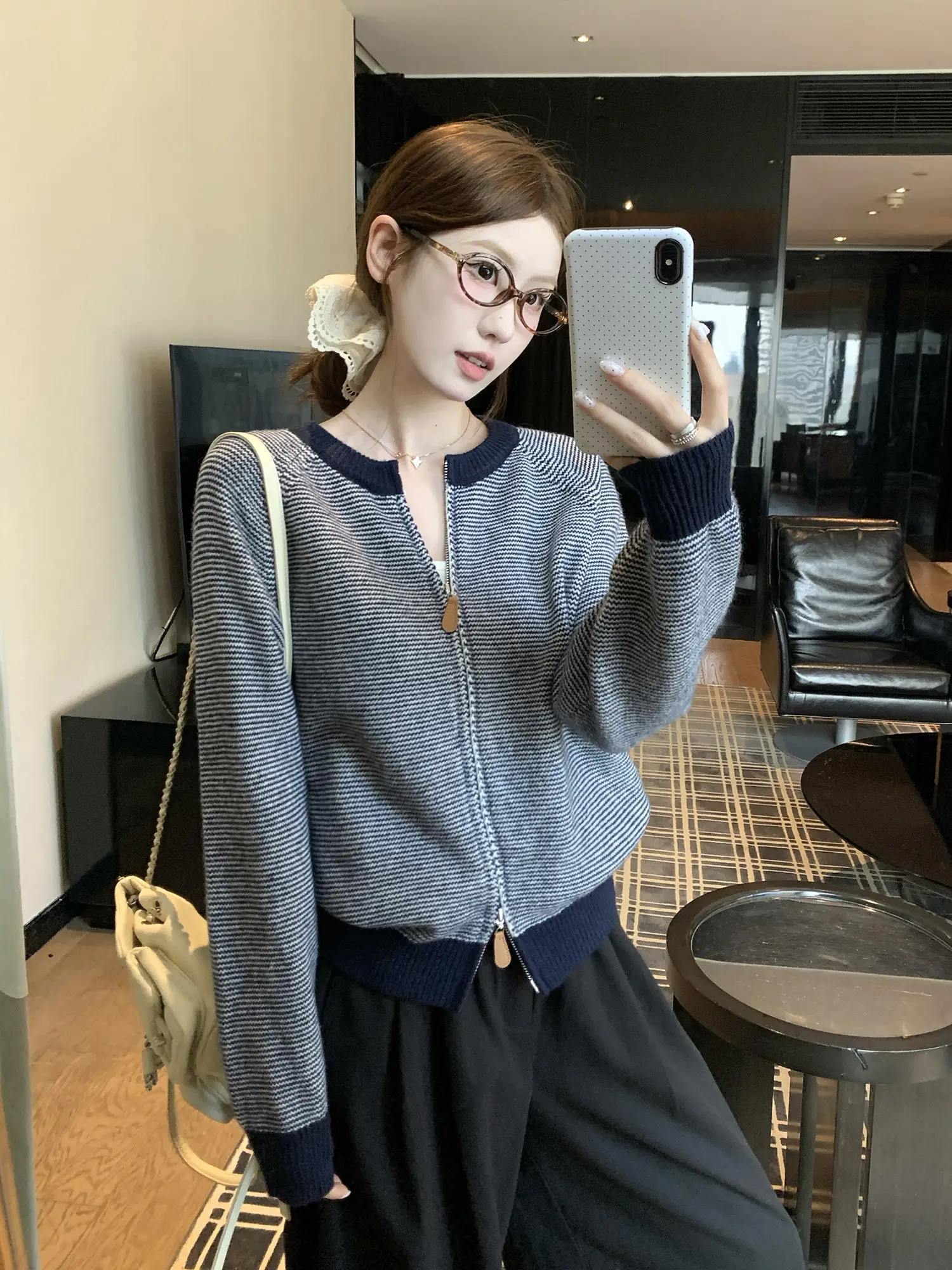 배색 스트라이프 라운드넥 니트 카디건 상세 이미지 25