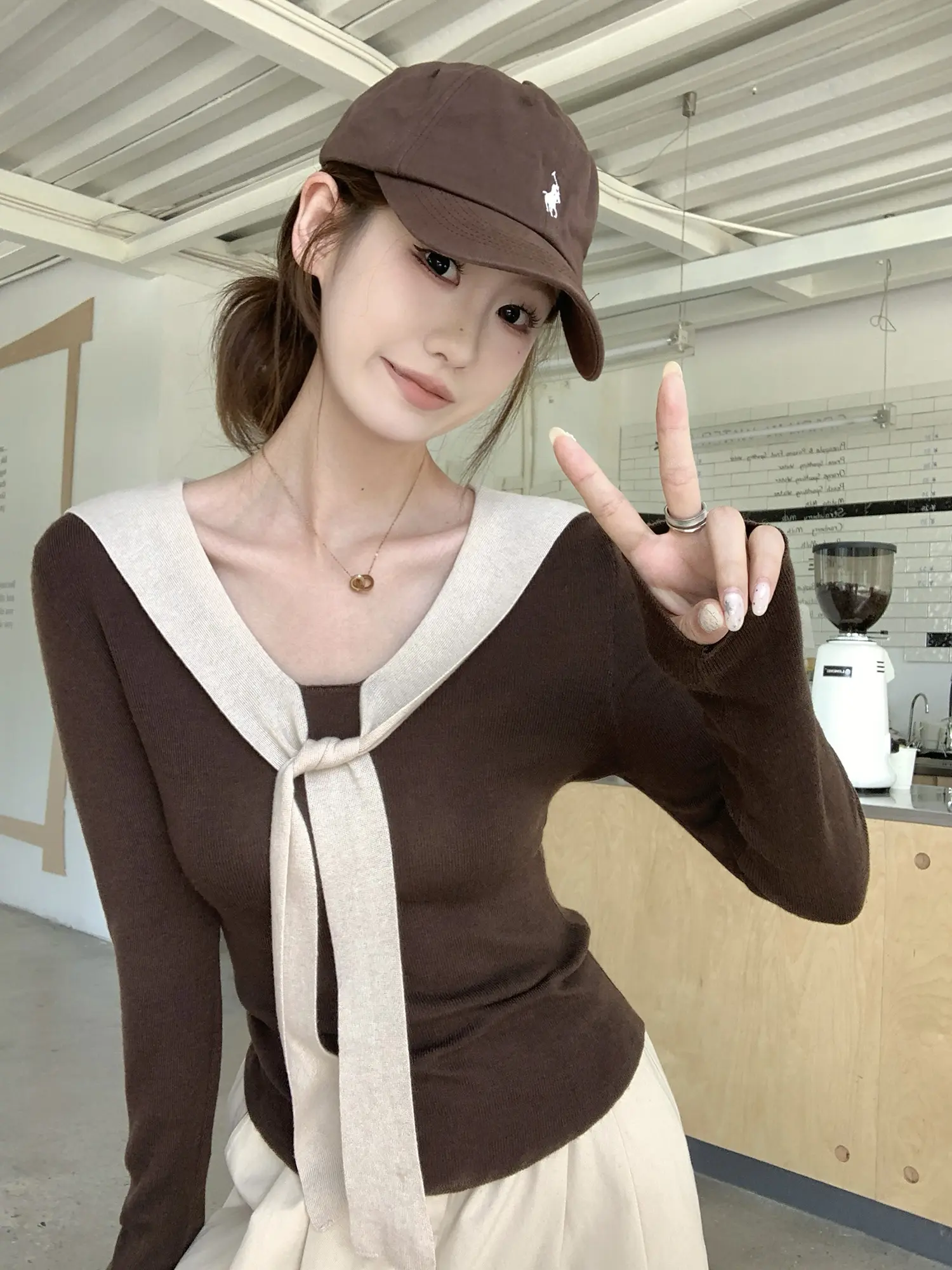 배색 숄 네크 니트 티셔츠 상세 이미지 9
