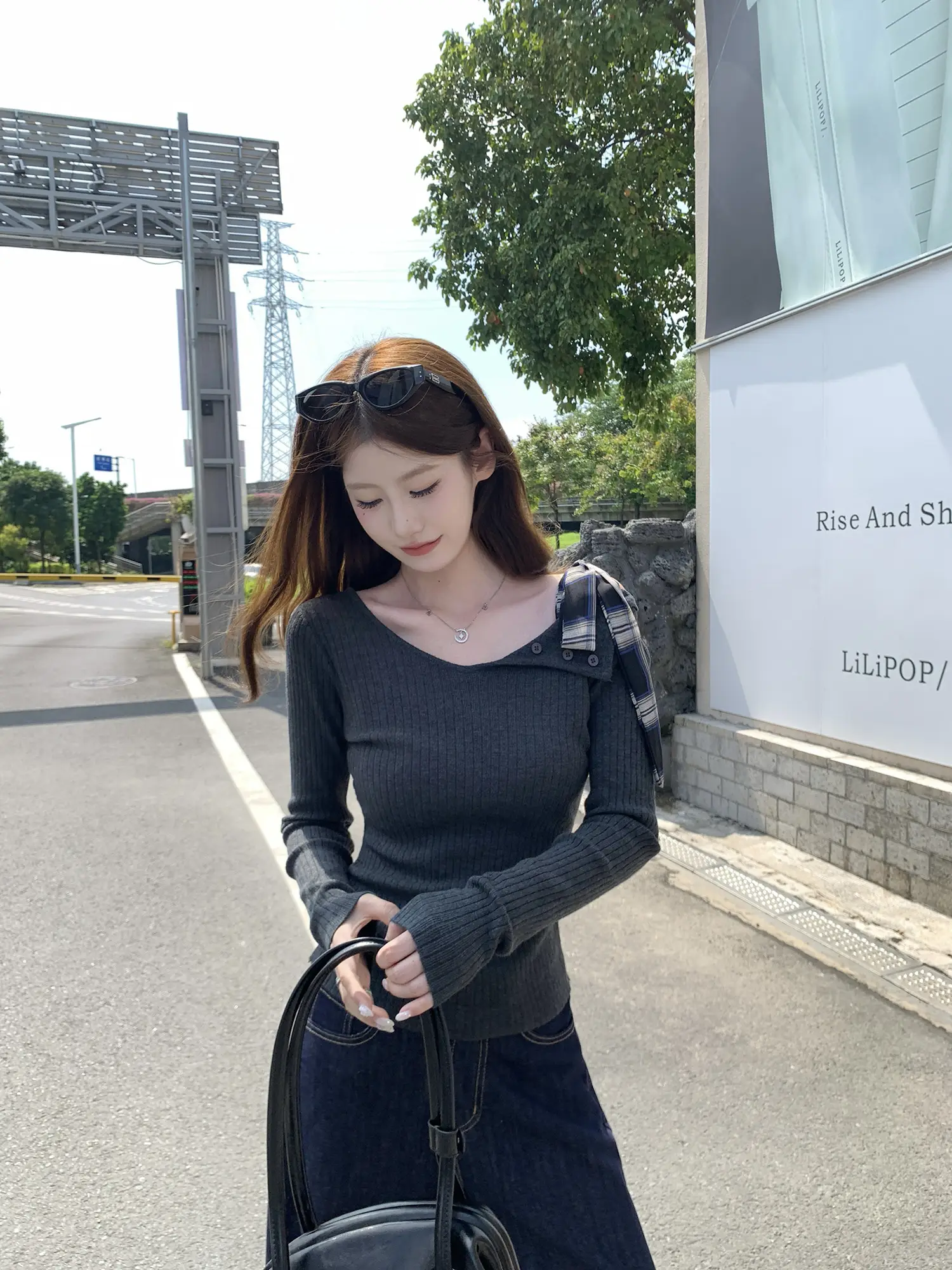 원숄더 끈 장식 폴드 칼라 니트 상세 이미지 22