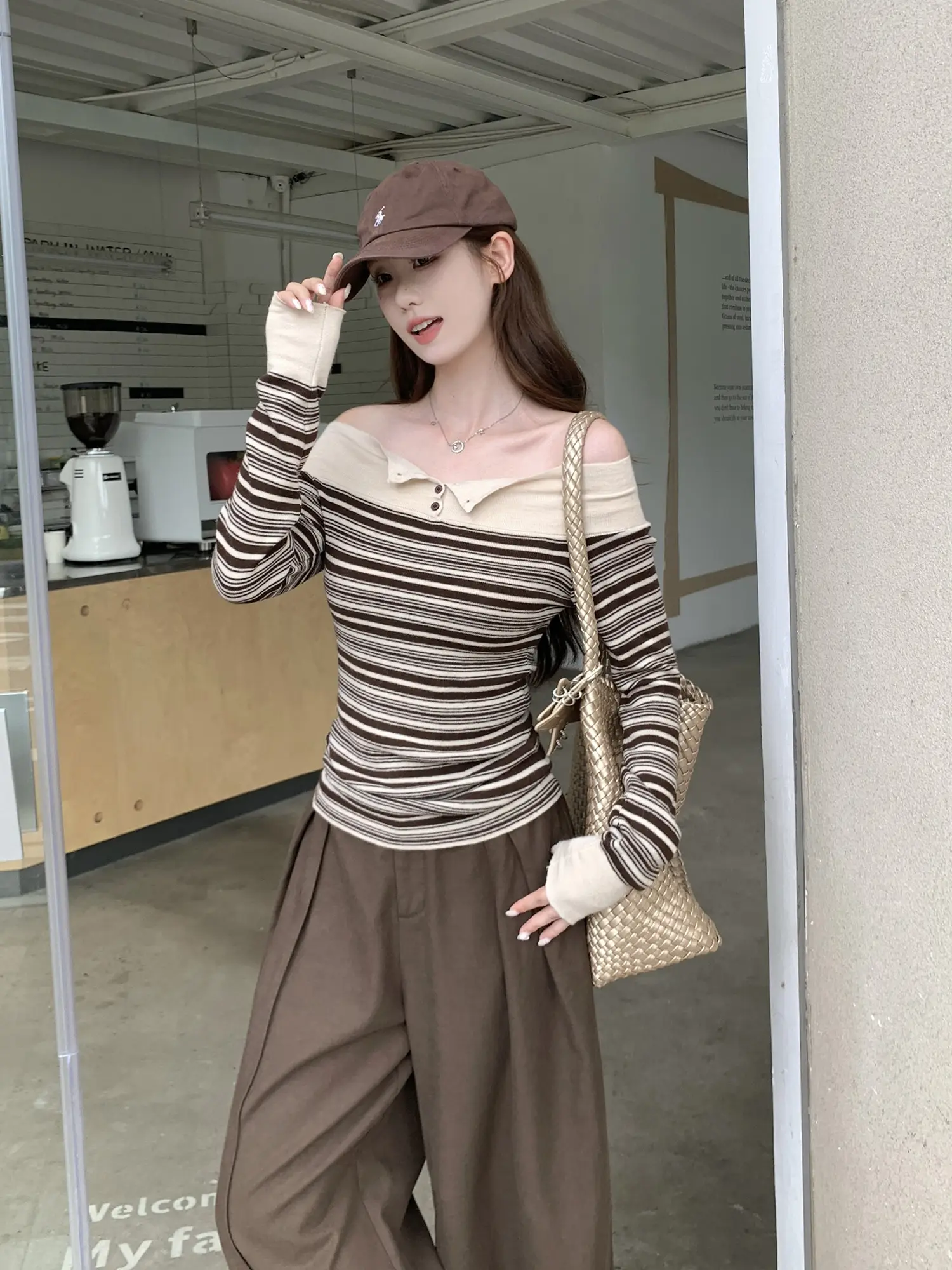 오프숄더 스트라이프 니트 상세 이미지 7