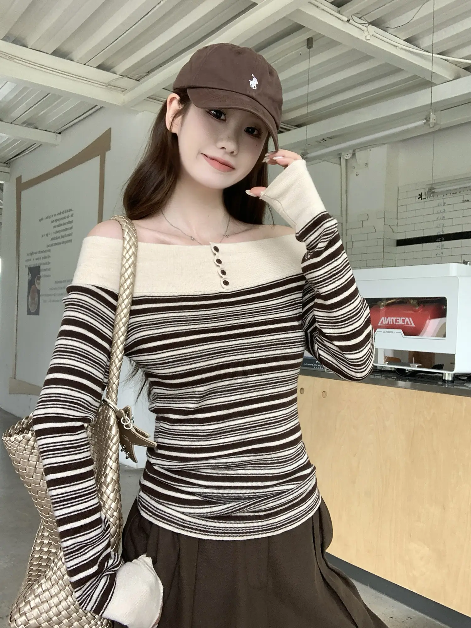 오프숄더 스트라이프 니트 상세 이미지 8