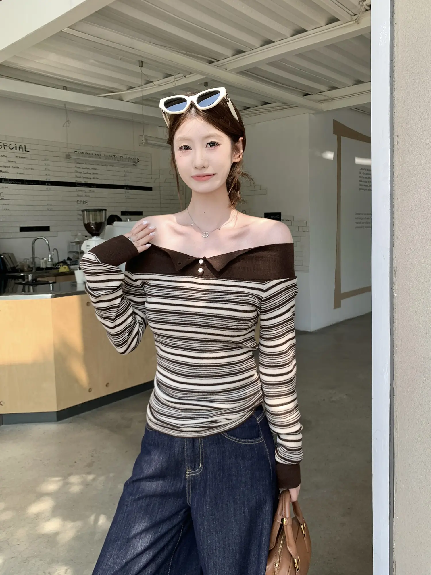 오프숄더 스트라이프 니트 상세 이미지 16