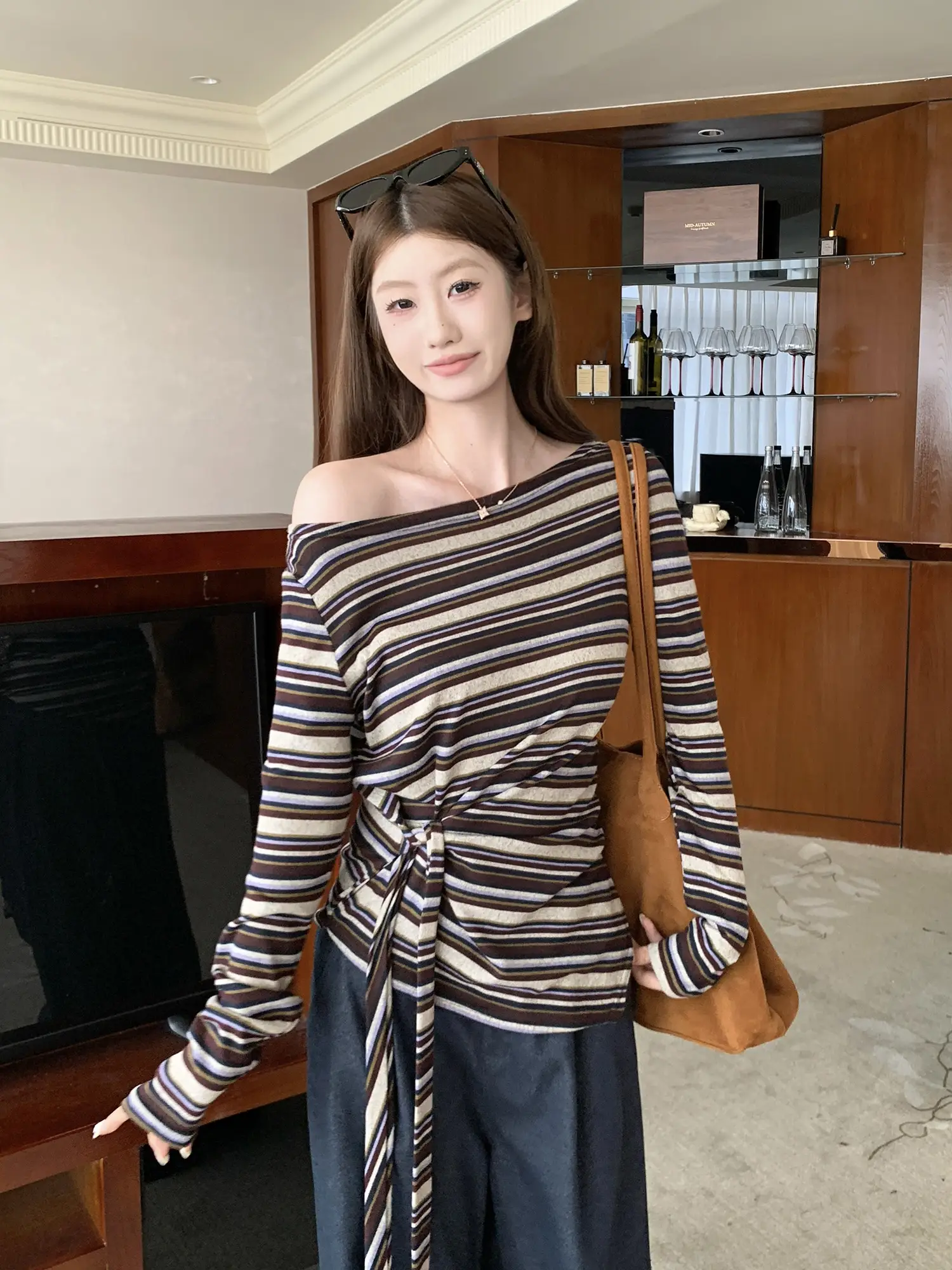 원숄더 컬러 스트라이프 티셔츠 상세 이미지 8