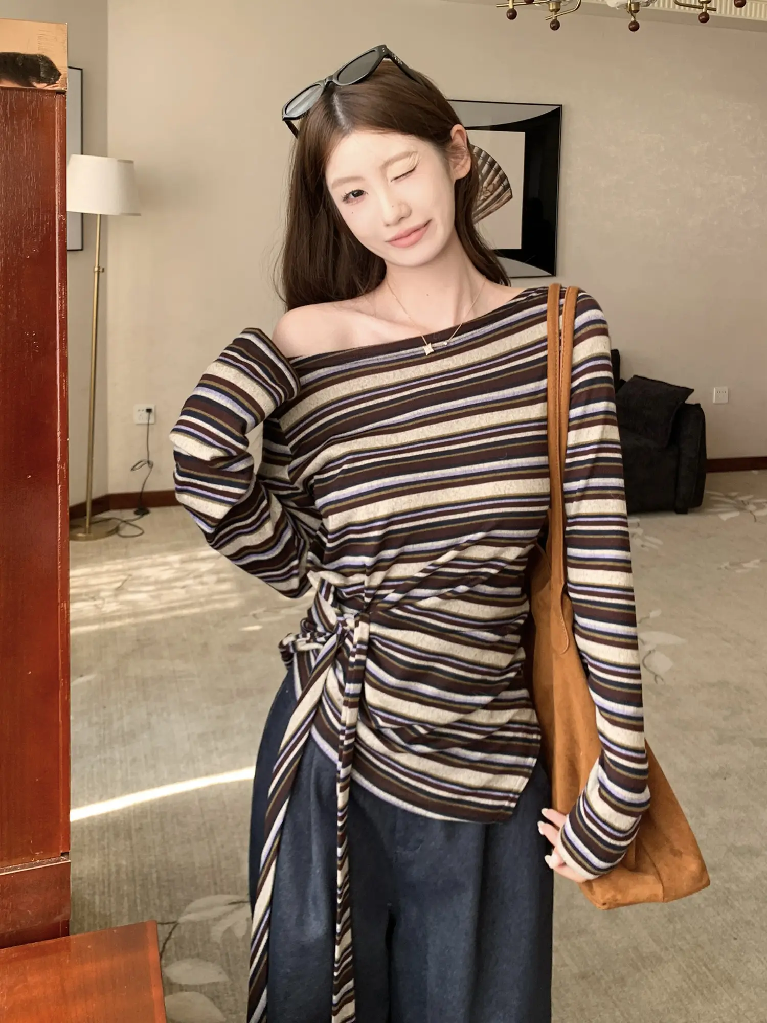 원숄더 컬러 스트라이프 티셔츠 상세 이미지 13