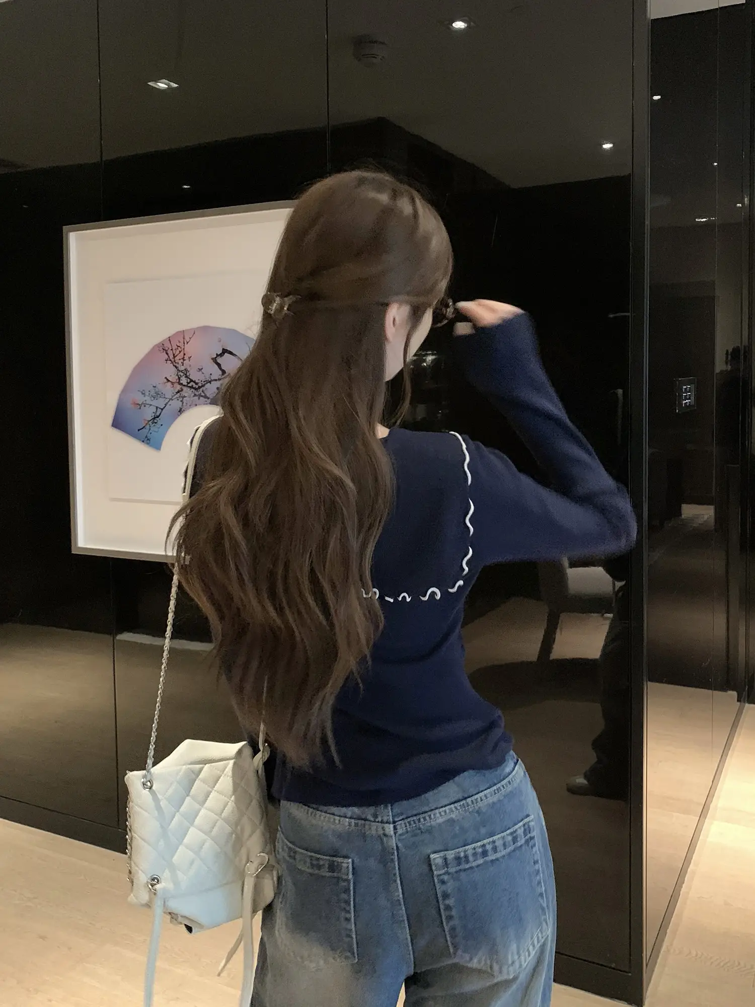 네이비 V넥 끈 장식 긴소매 니트 상세 이미지 13