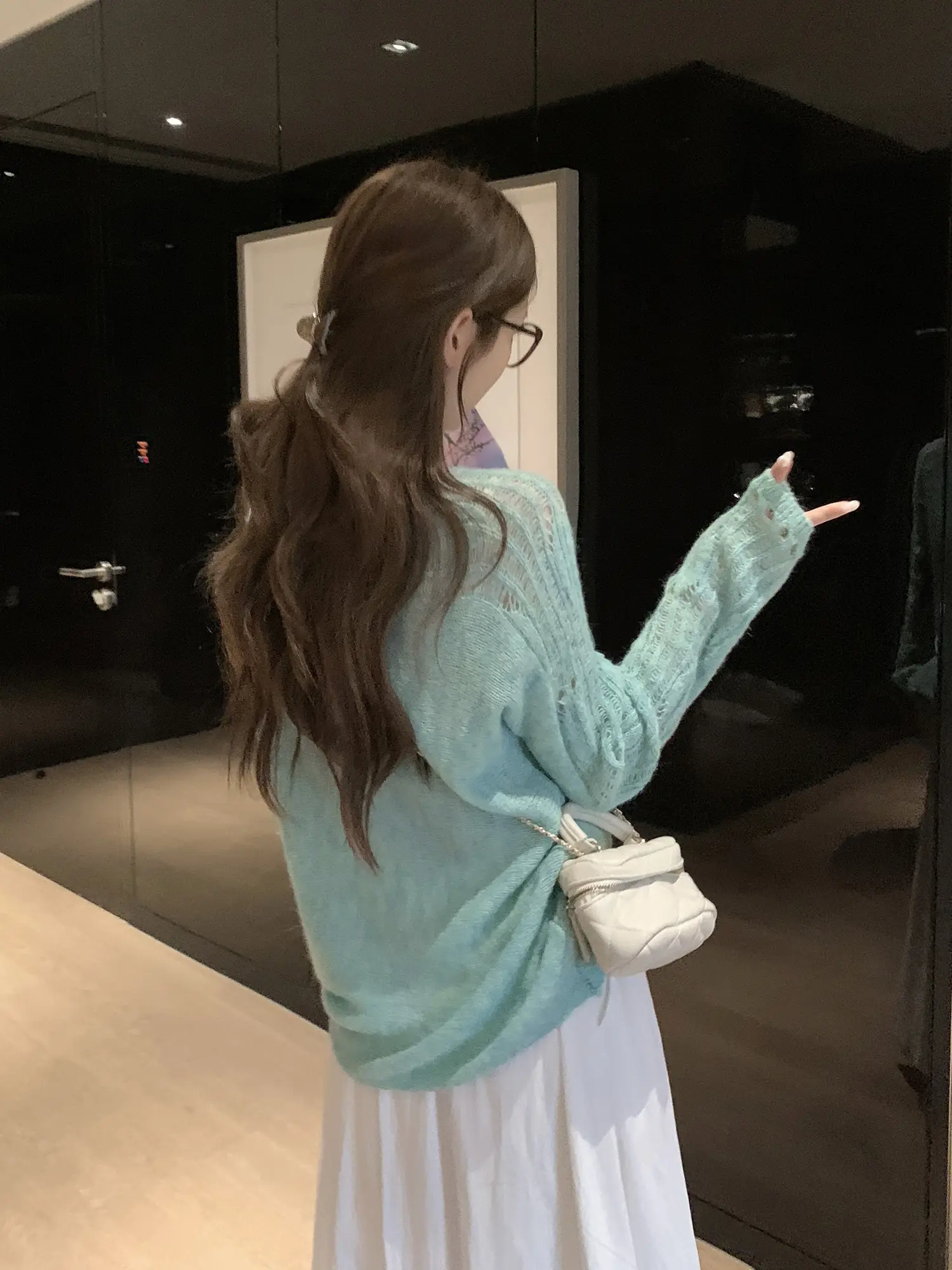 오픈워크 스팽글 마헤어 니트 상세 이미지 5