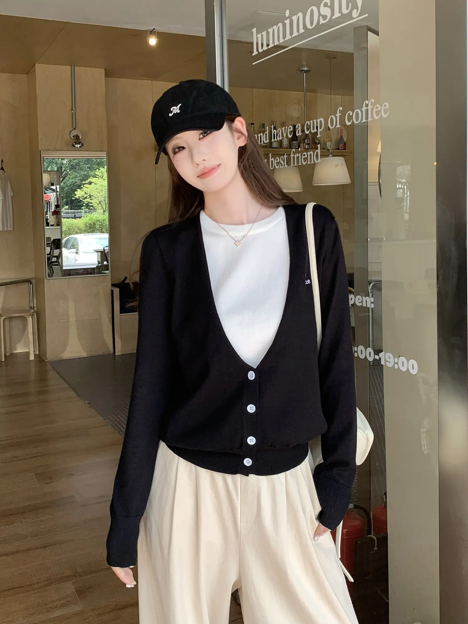 레트로 프린팅 라운드넥 니트 가디건 상세 이미지 3