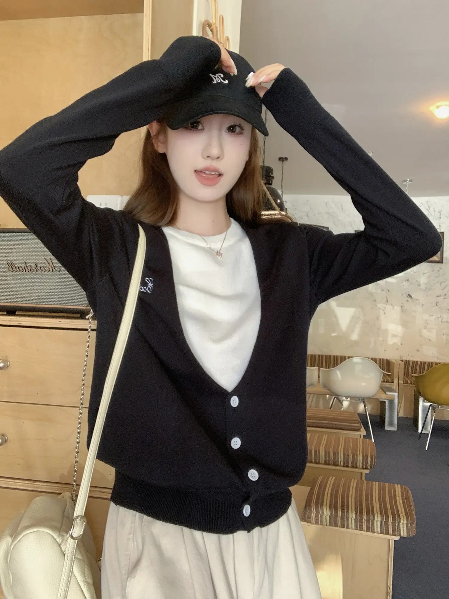 레트로 프린팅 라운드넥 니트 가디건 상세 이미지 8