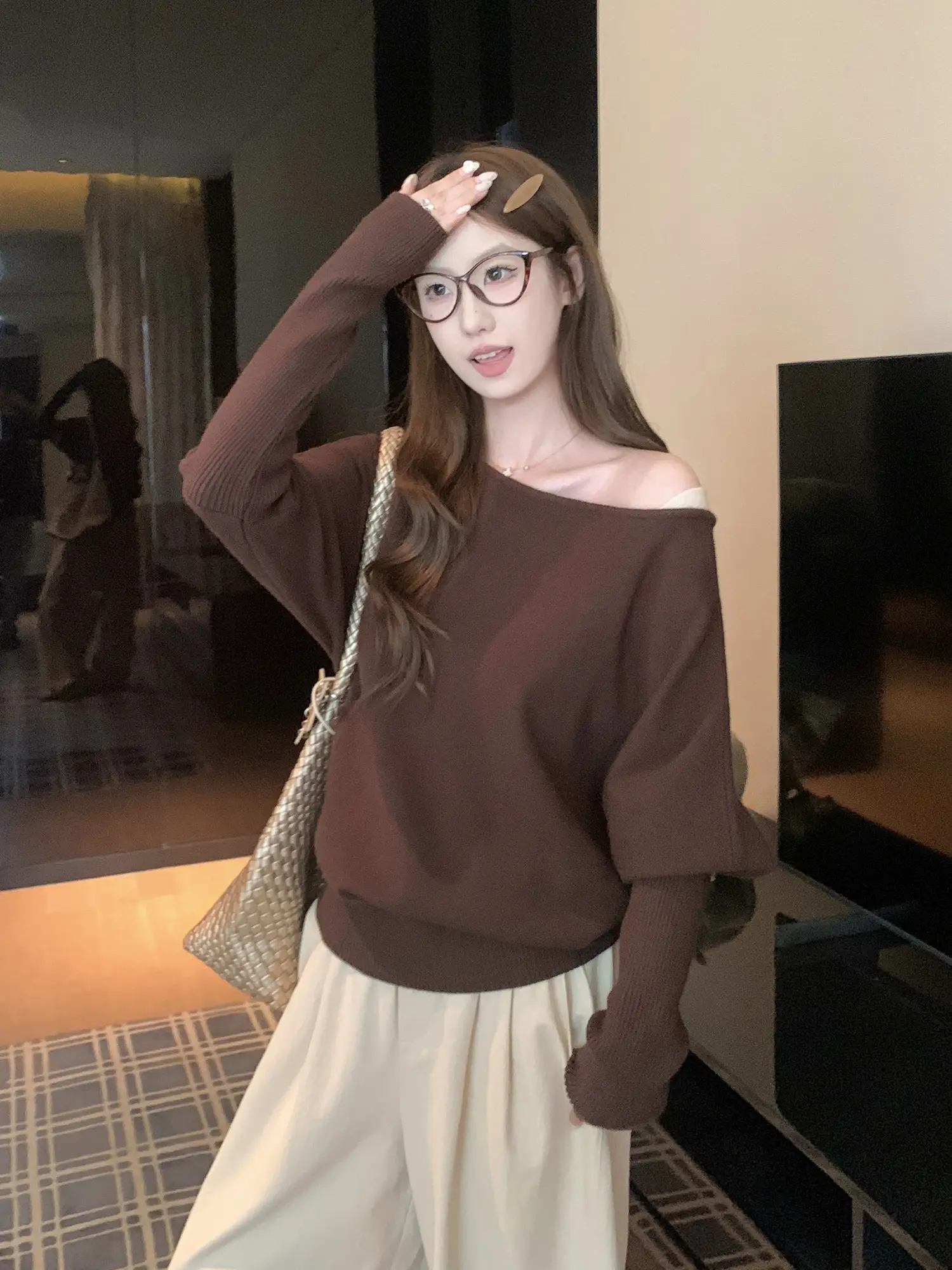오프숄더 원숄더 긴소매 니트 상세 이미지 10
