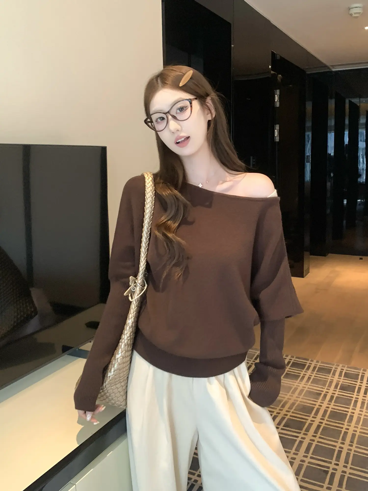 오프숄더 원숄더 긴소매 니트 상세 이미지 12
