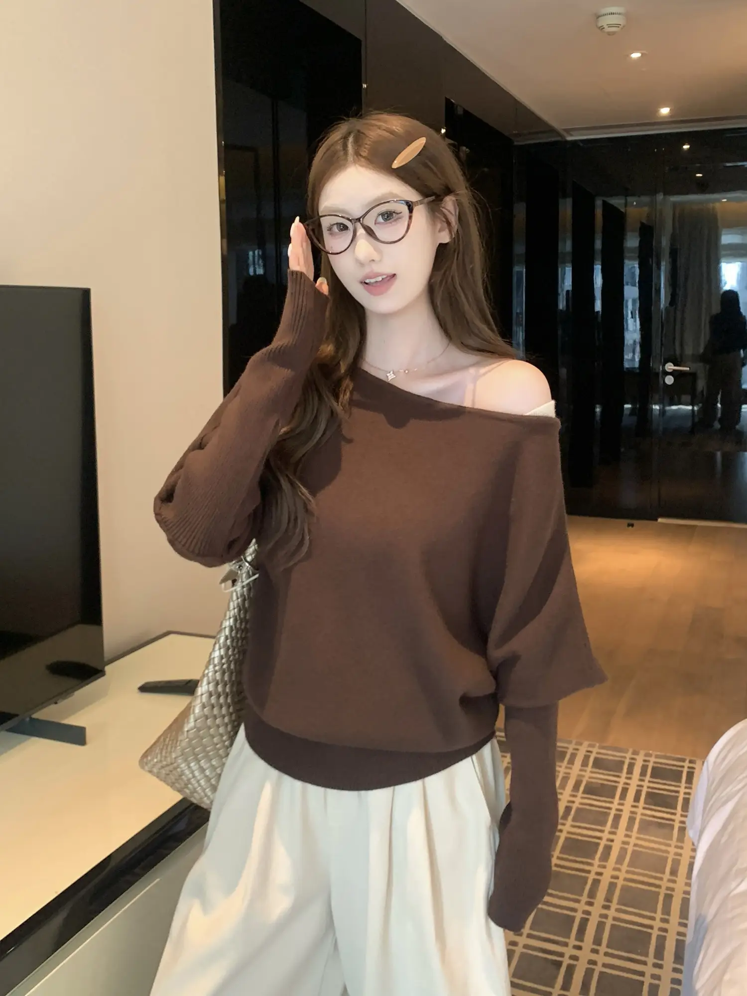 오프숄더 원숄더 긴소매 니트 상세 이미지 13