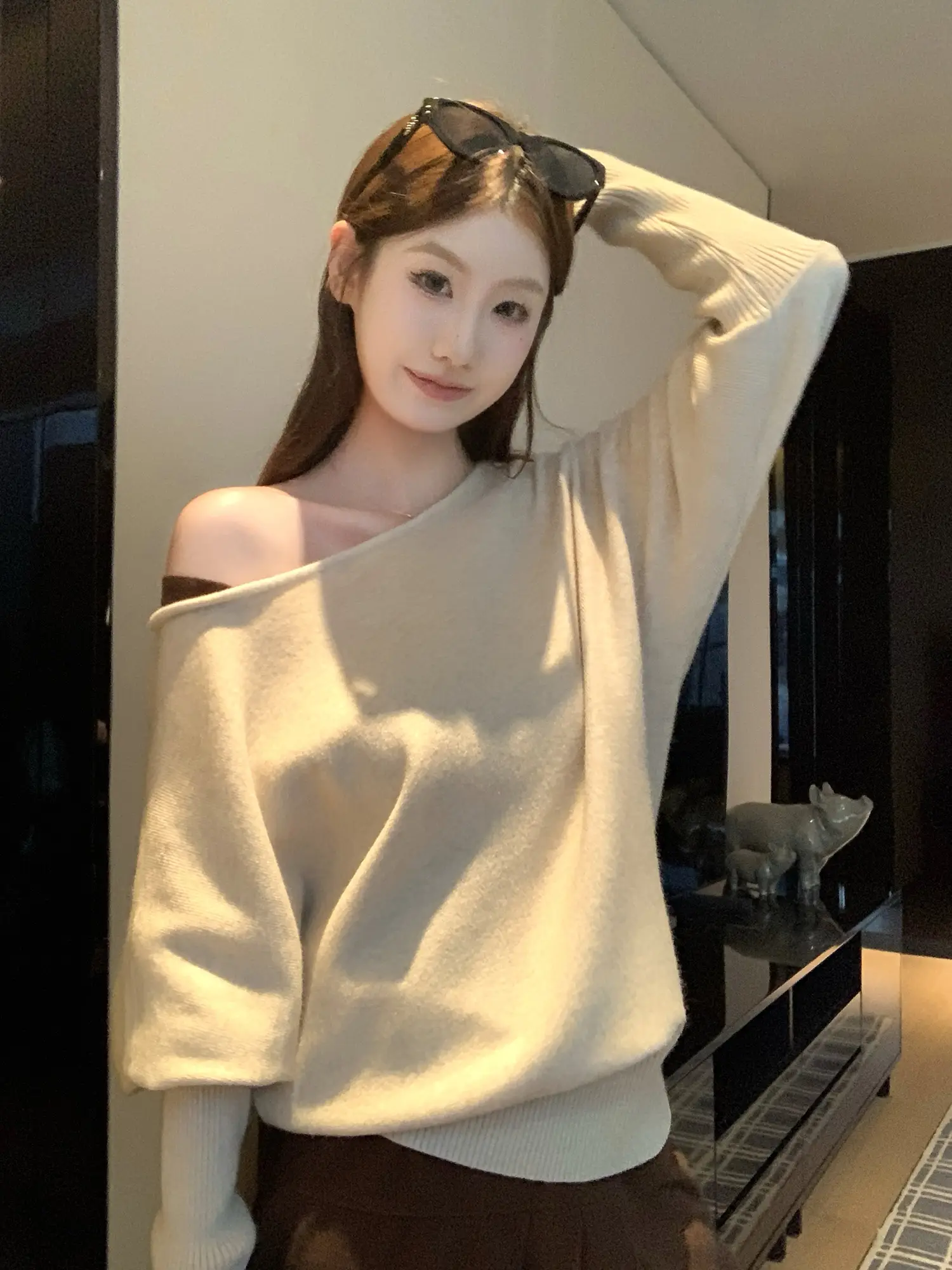 오프숄더 원숄더 긴소매 니트 상세 이미지 14