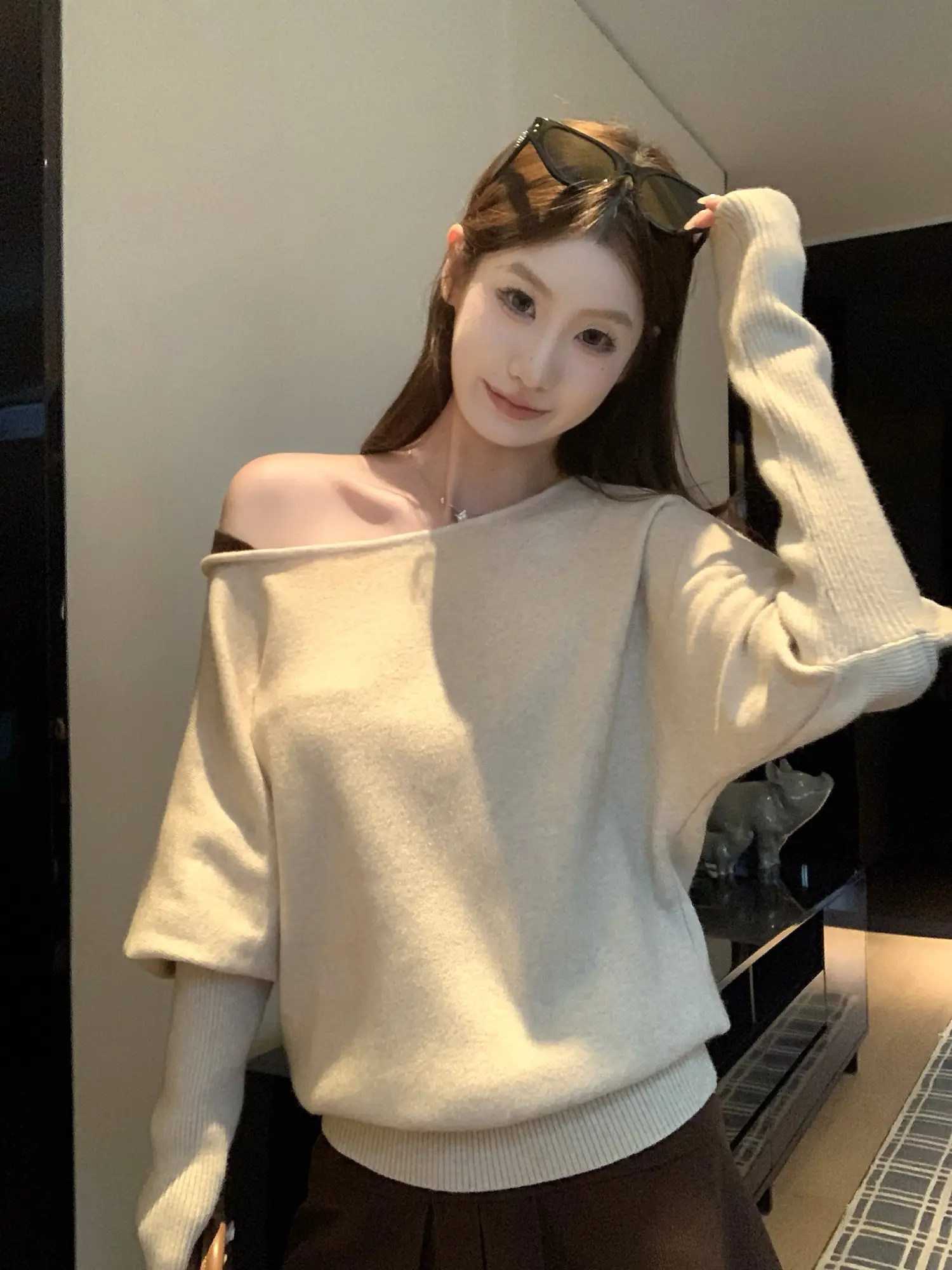 오프숄더 원숄더 긴소매 니트 상세 이미지 15