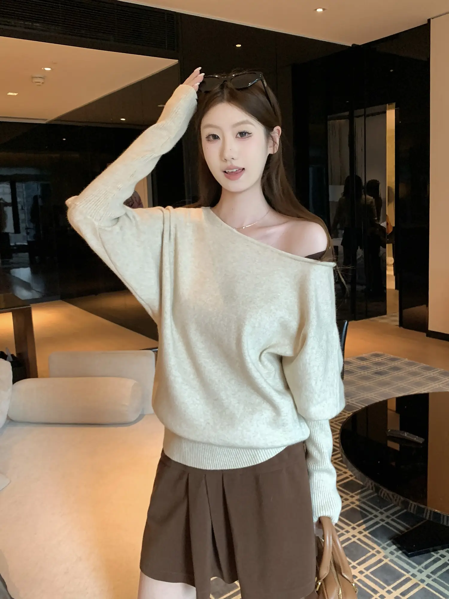 오프숄더 원숄더 긴소매 니트 상세 이미지 16