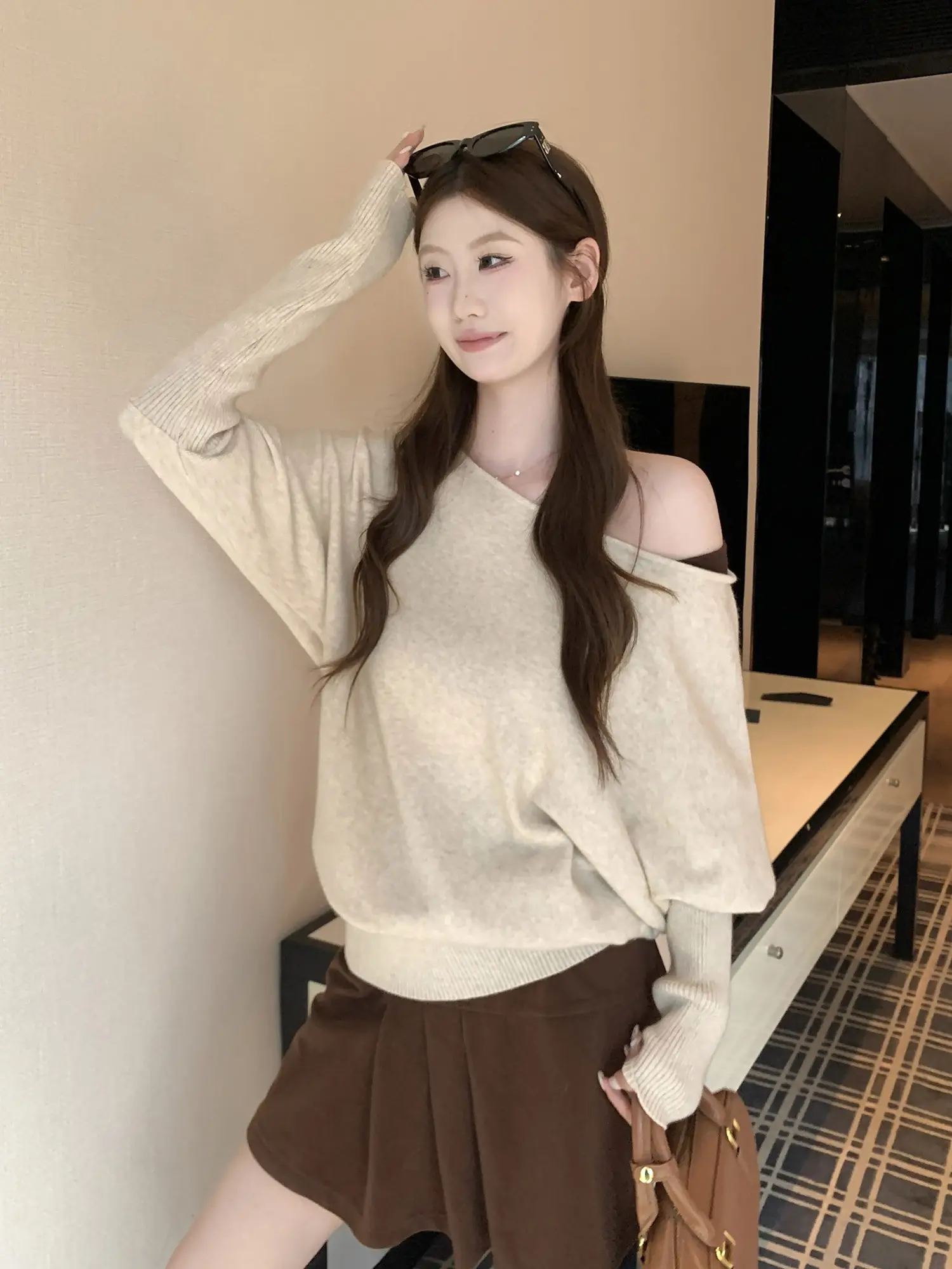 오프숄더 원숄더 긴소매 니트 상세 이미지 23