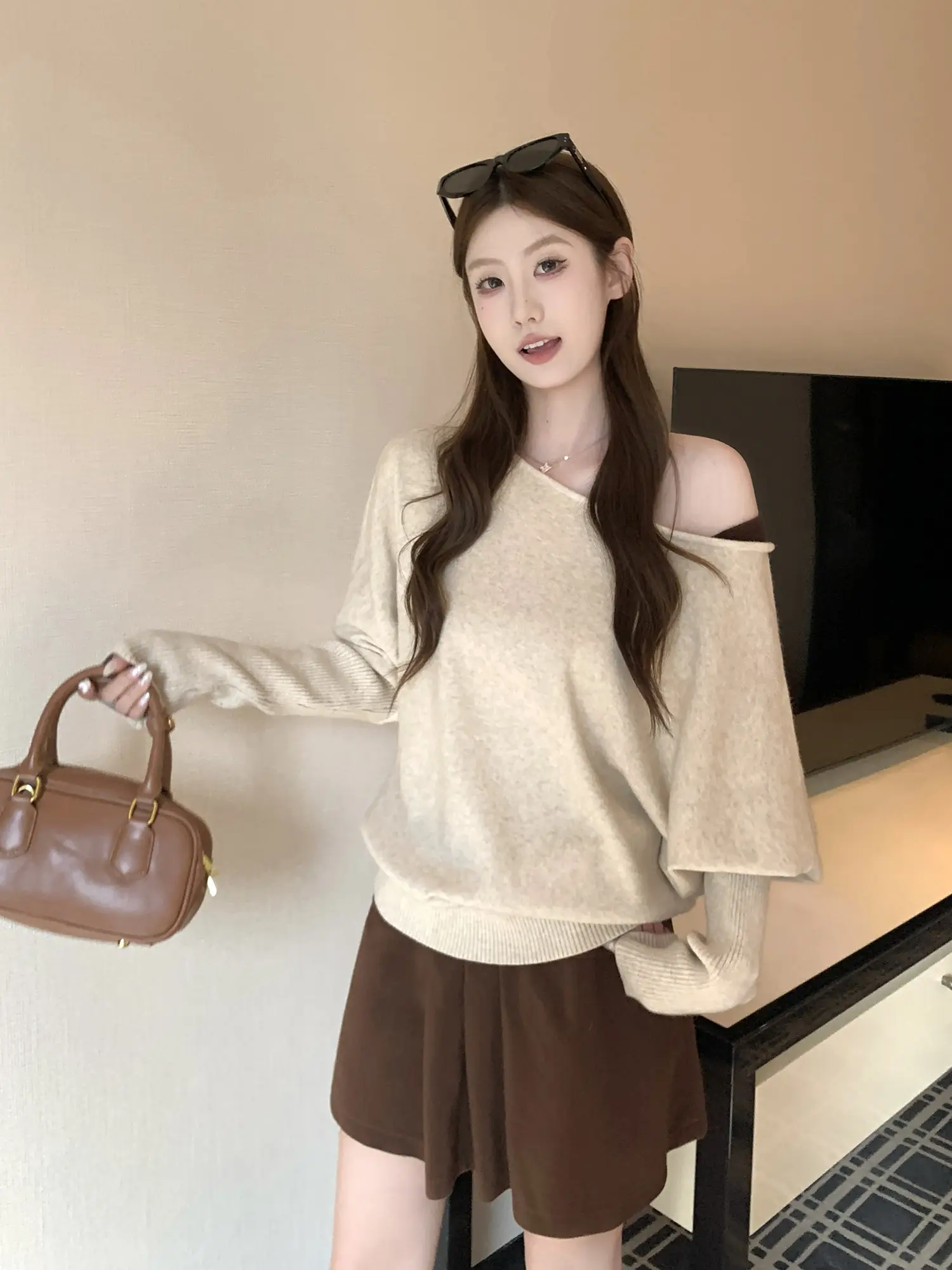오프숄더 원숄더 긴소매 니트 상세 이미지 24