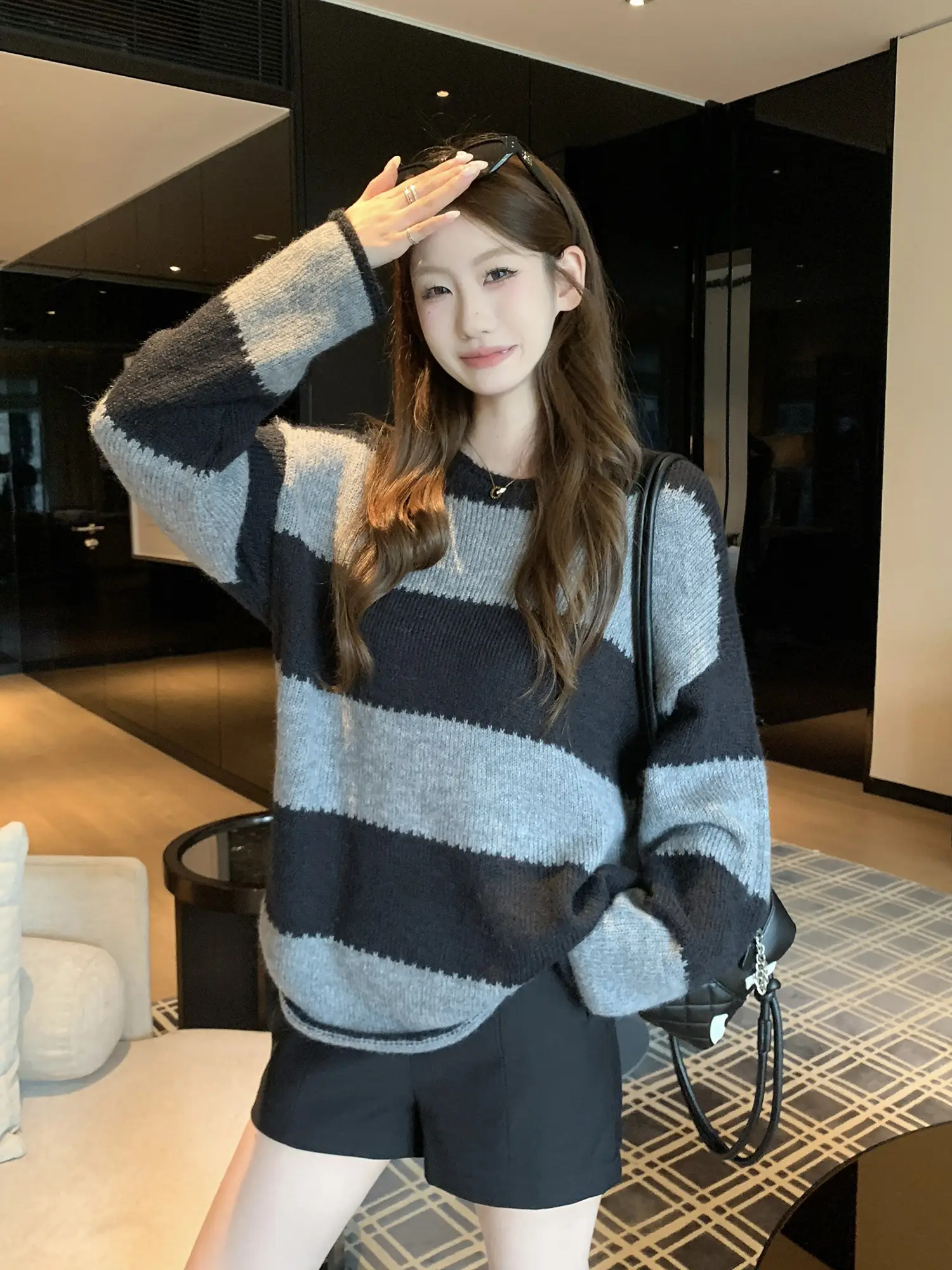 라운드넥 긴소매 와이드 스트라이프 니트 상세 이미지 9