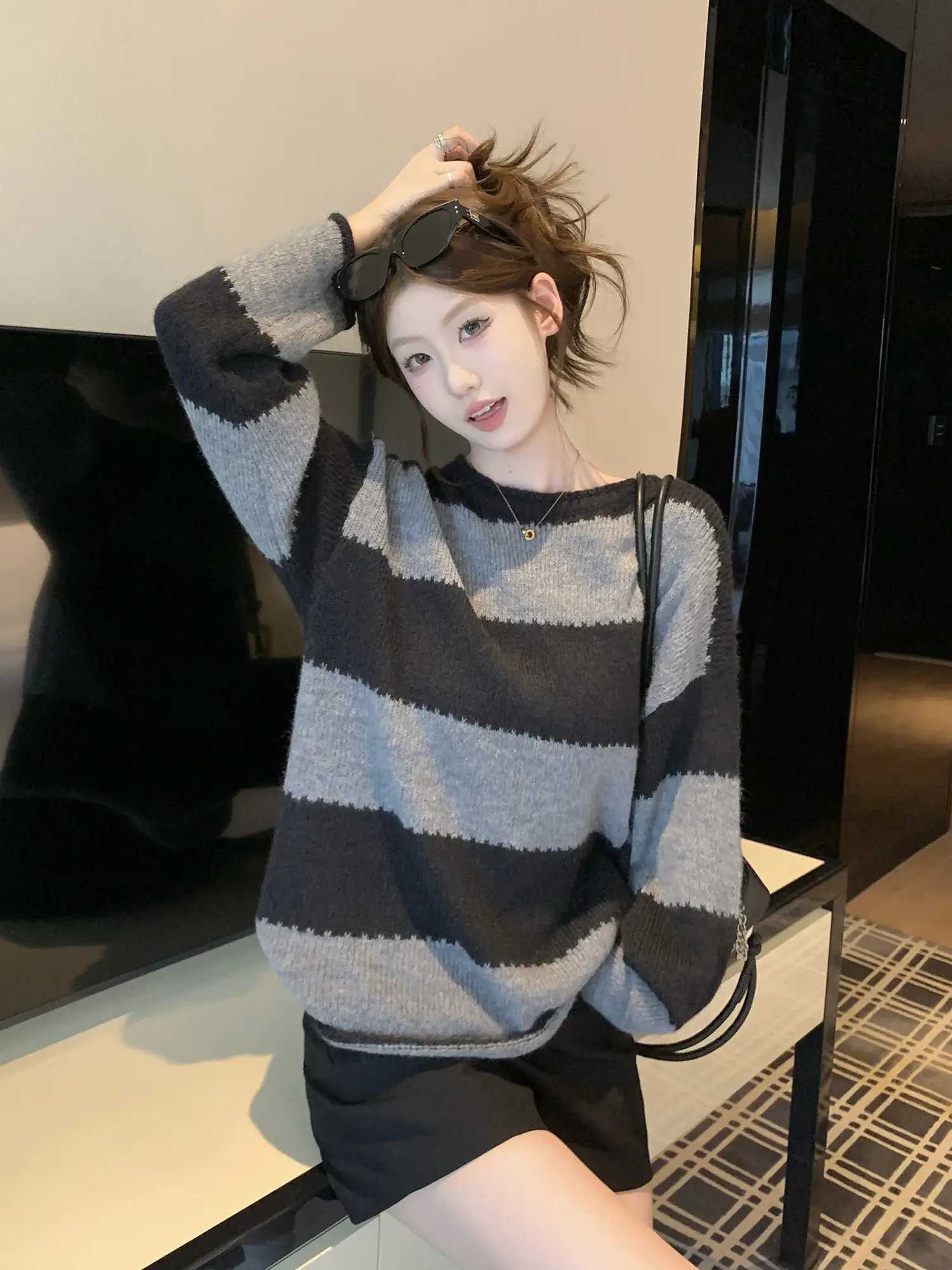 라운드넥 긴소매 와이드 스트라이프 니트 상세 이미지 13