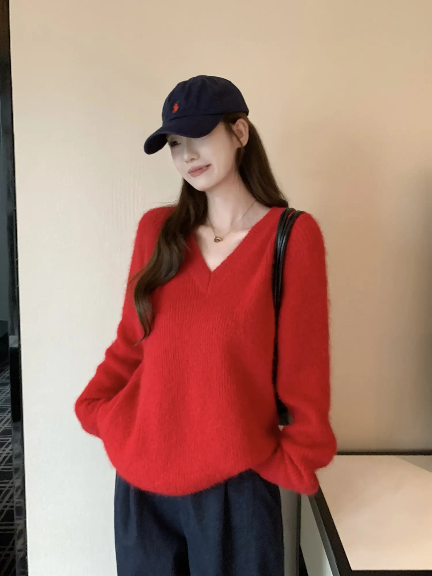 프렌치 레드 V넥 마해어 니트 상세 이미지 3