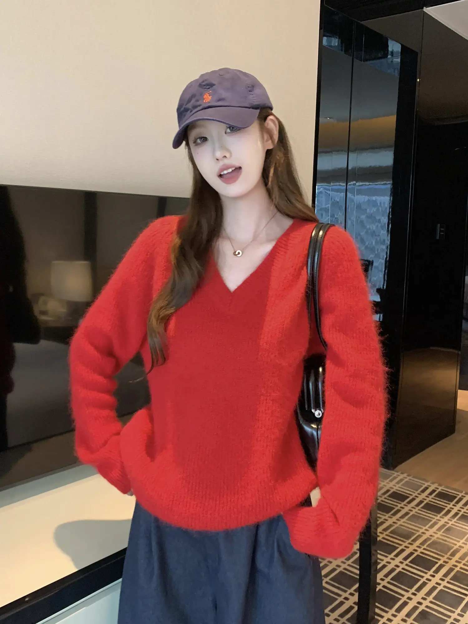프렌치 레드 V넥 마해어 니트 상세 이미지 4