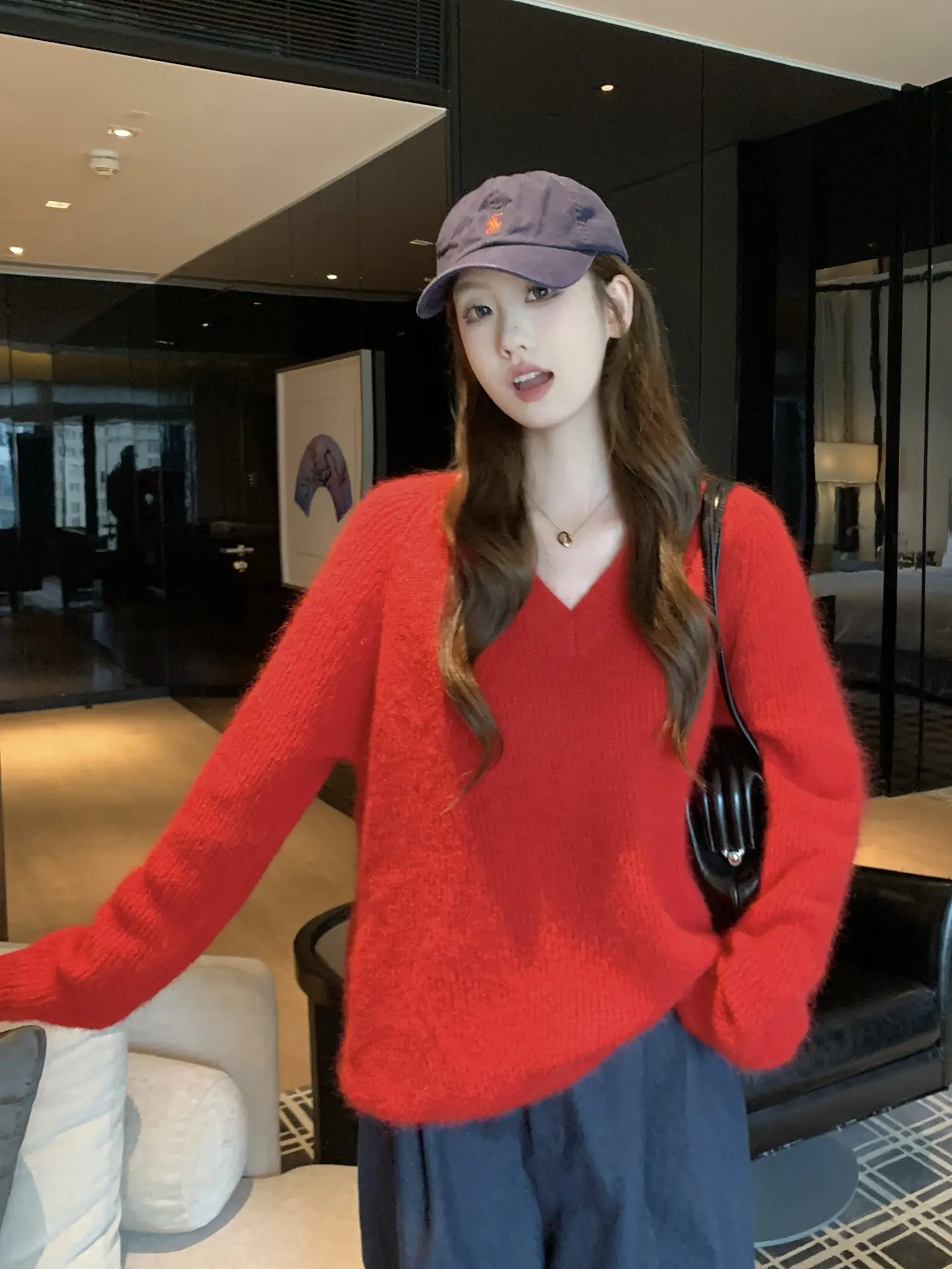 프렌치 레드 V넥 마해어 니트 상세 이미지 5