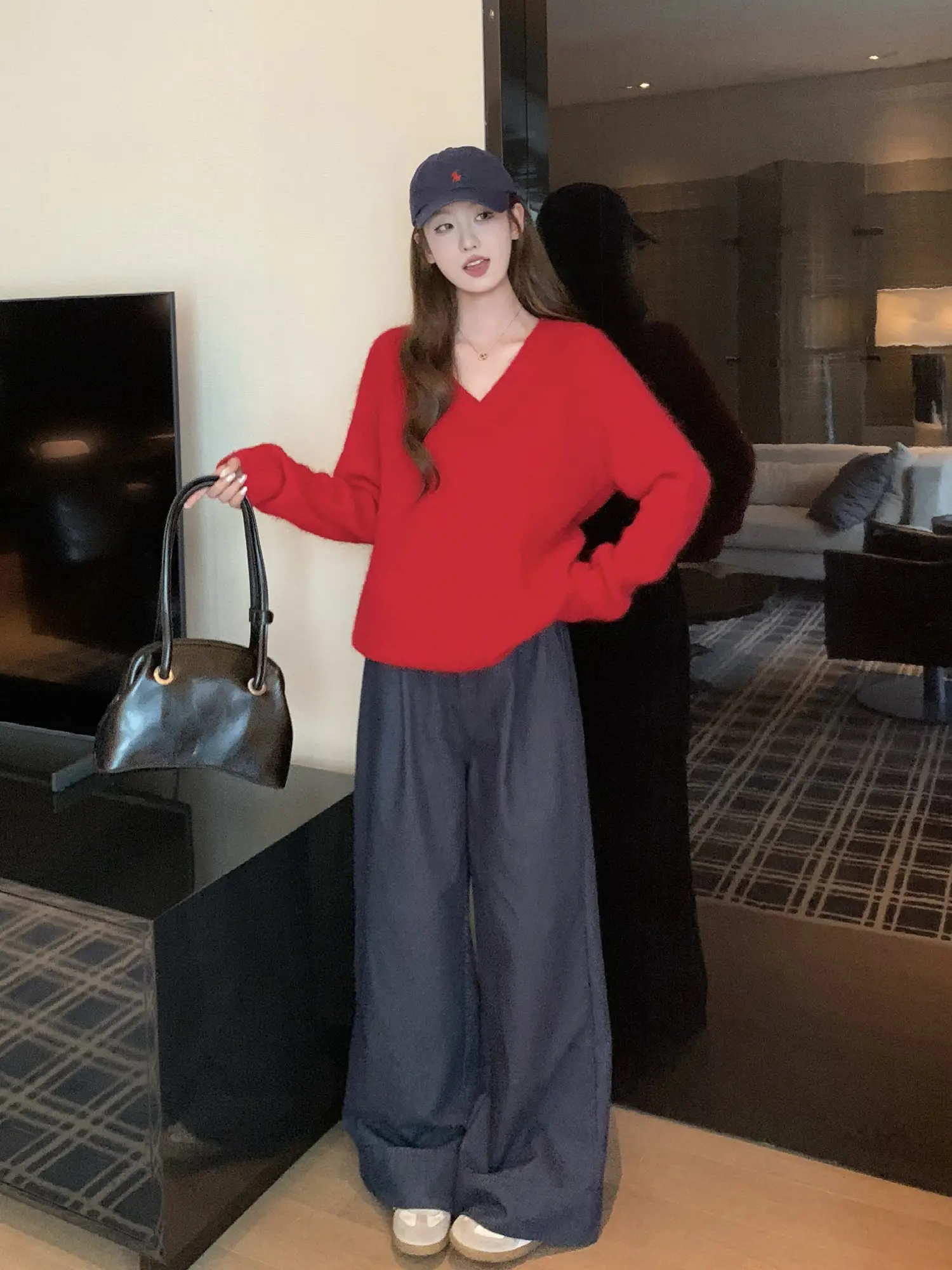 프렌치 레드 V넥 마해어 니트 상세 이미지 10