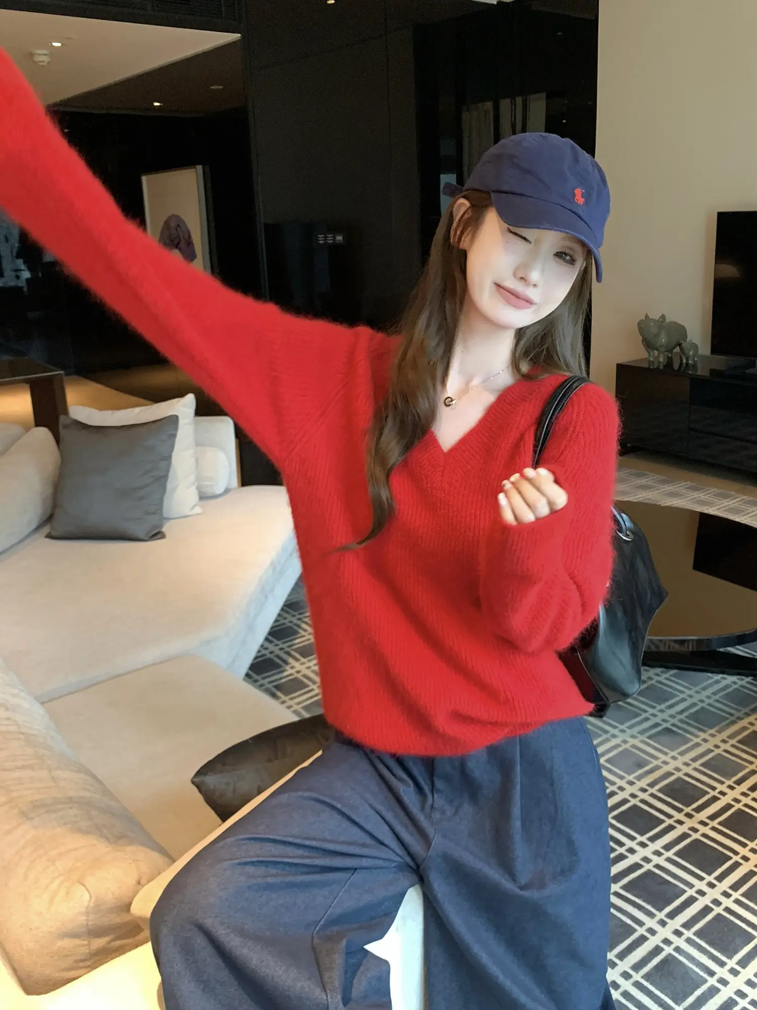 프렌치 레드 V넥 마해어 니트 상세 이미지 11