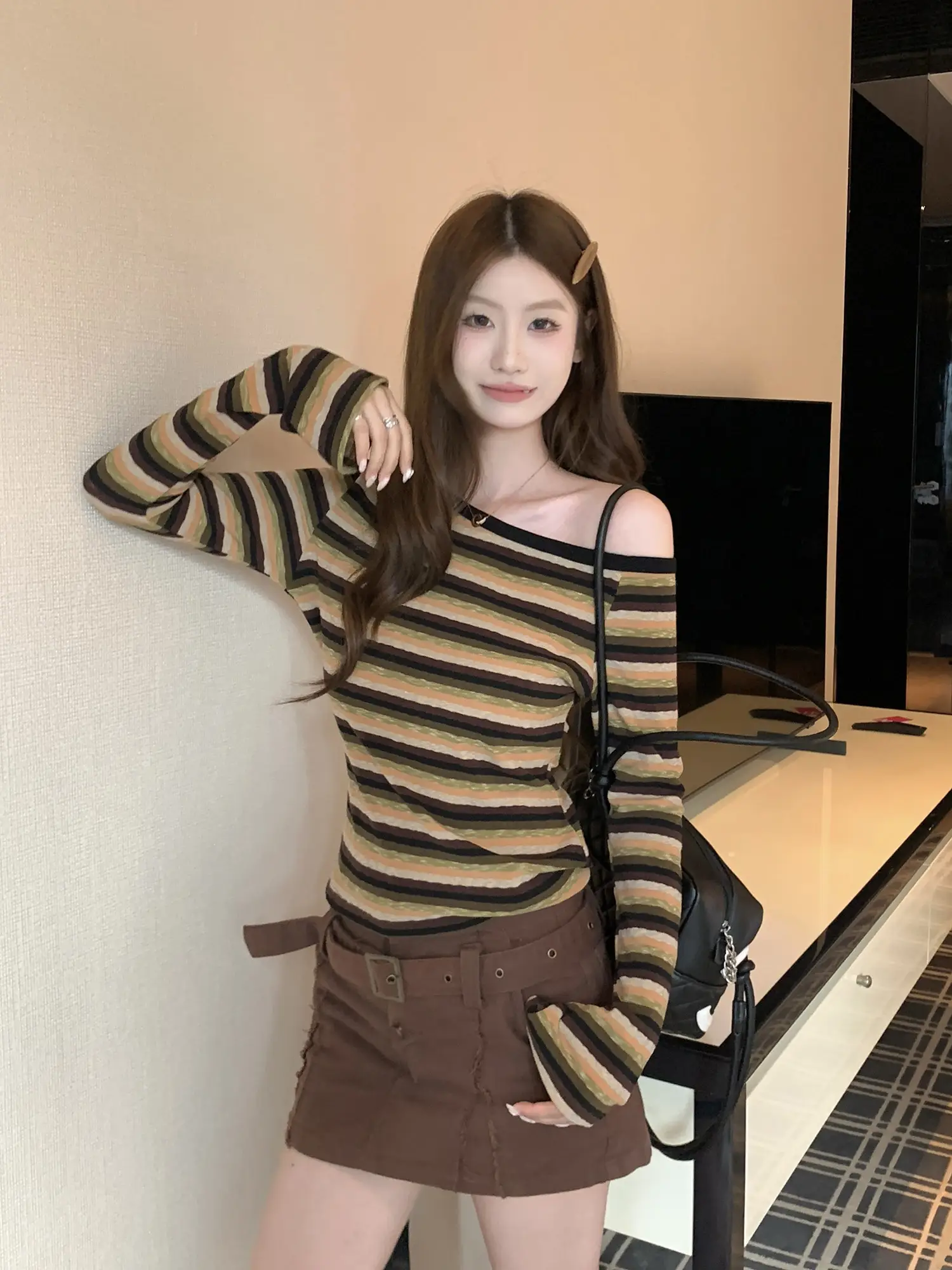 오프숄더 노란색 스트라이프 티셔츠