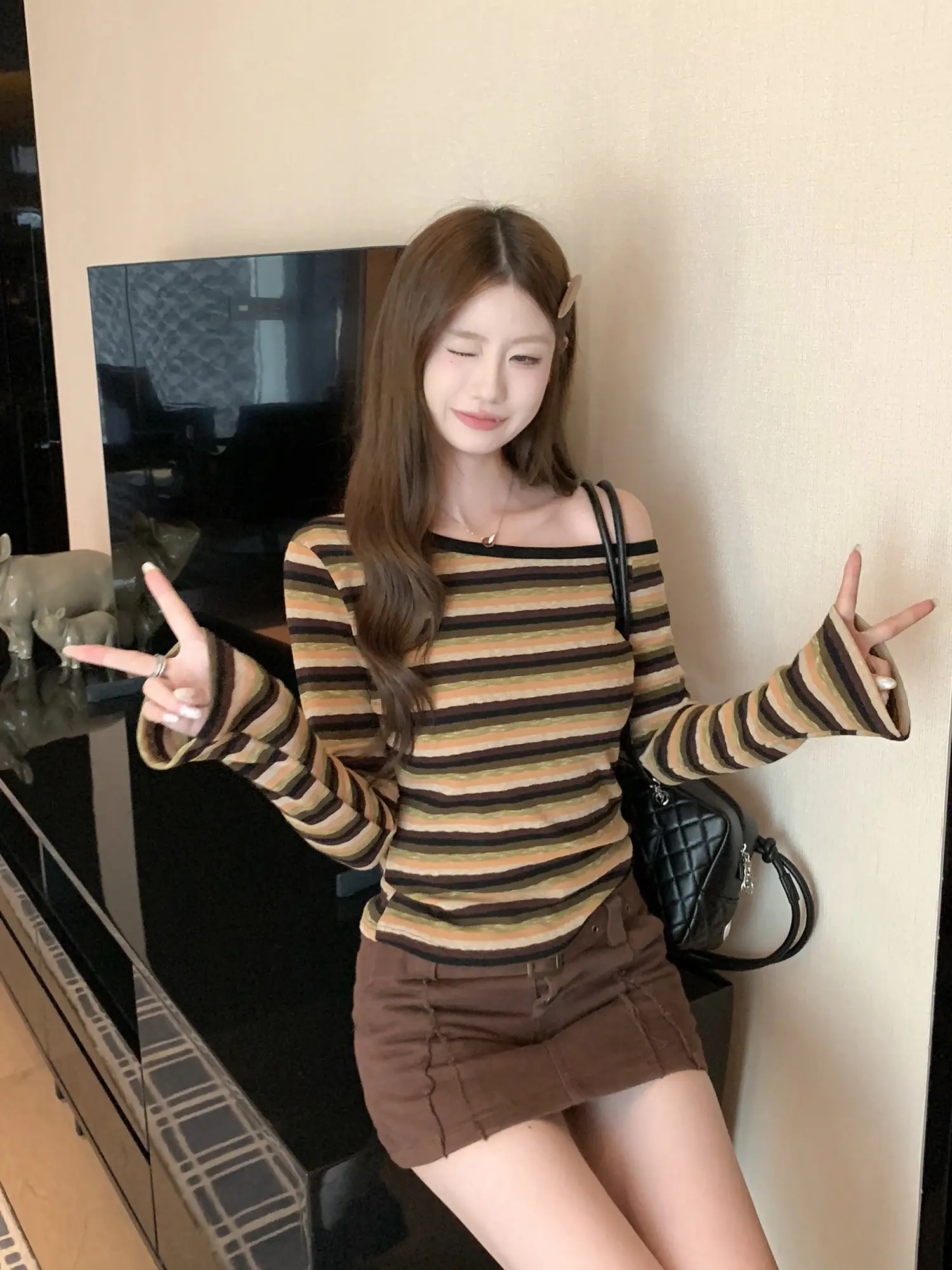 오프숄더 노란색 스트라이프 티셔츠 상세 이미지 12
