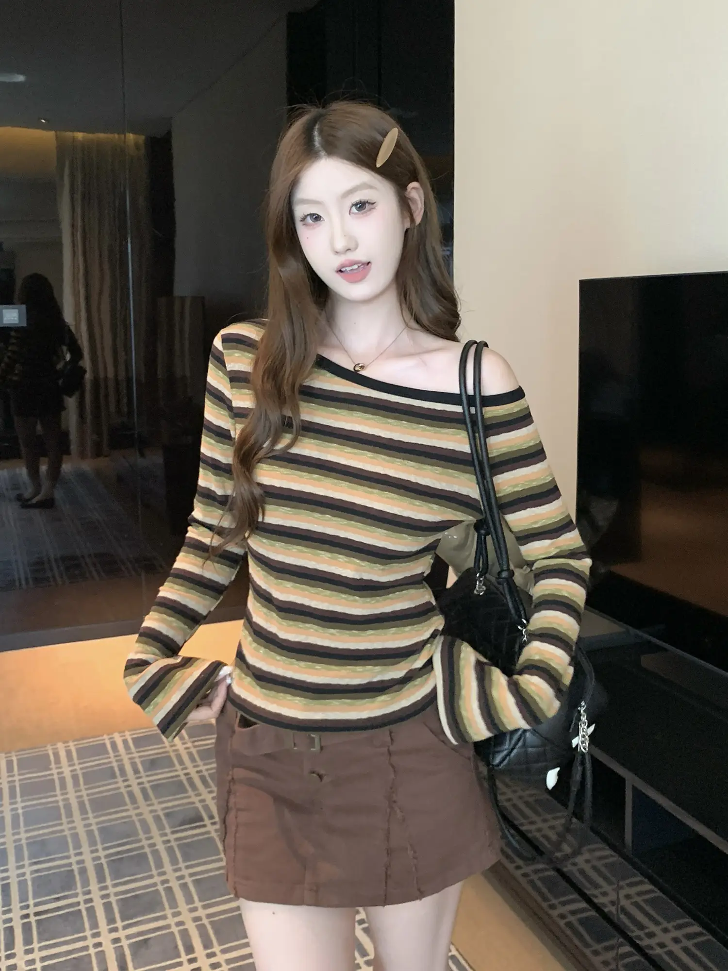 오프숄더 노란색 스트라이프 티셔츠 상세 이미지 13