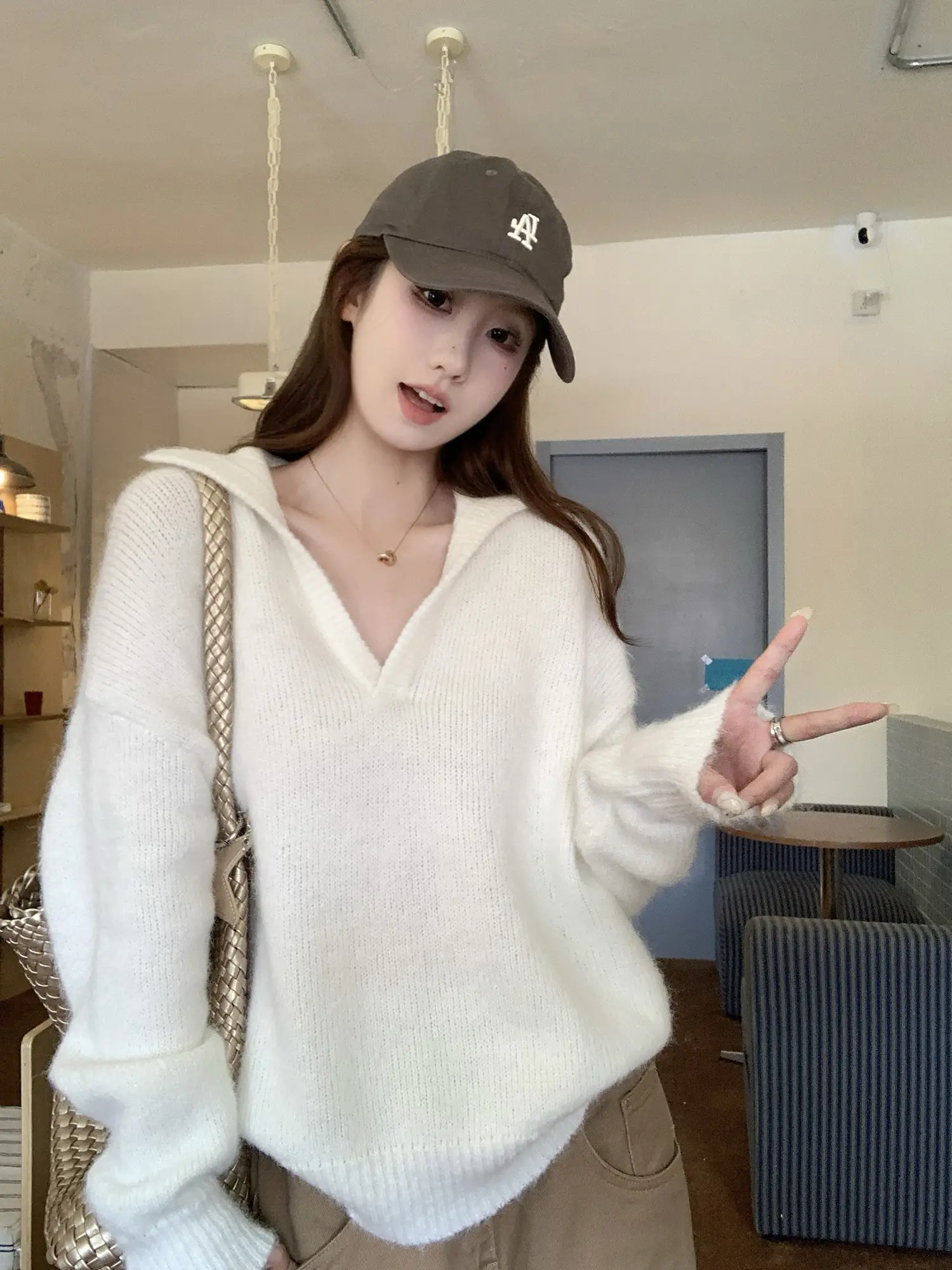 폴드 칼라 루즈핏 니트 상세 이미지 5