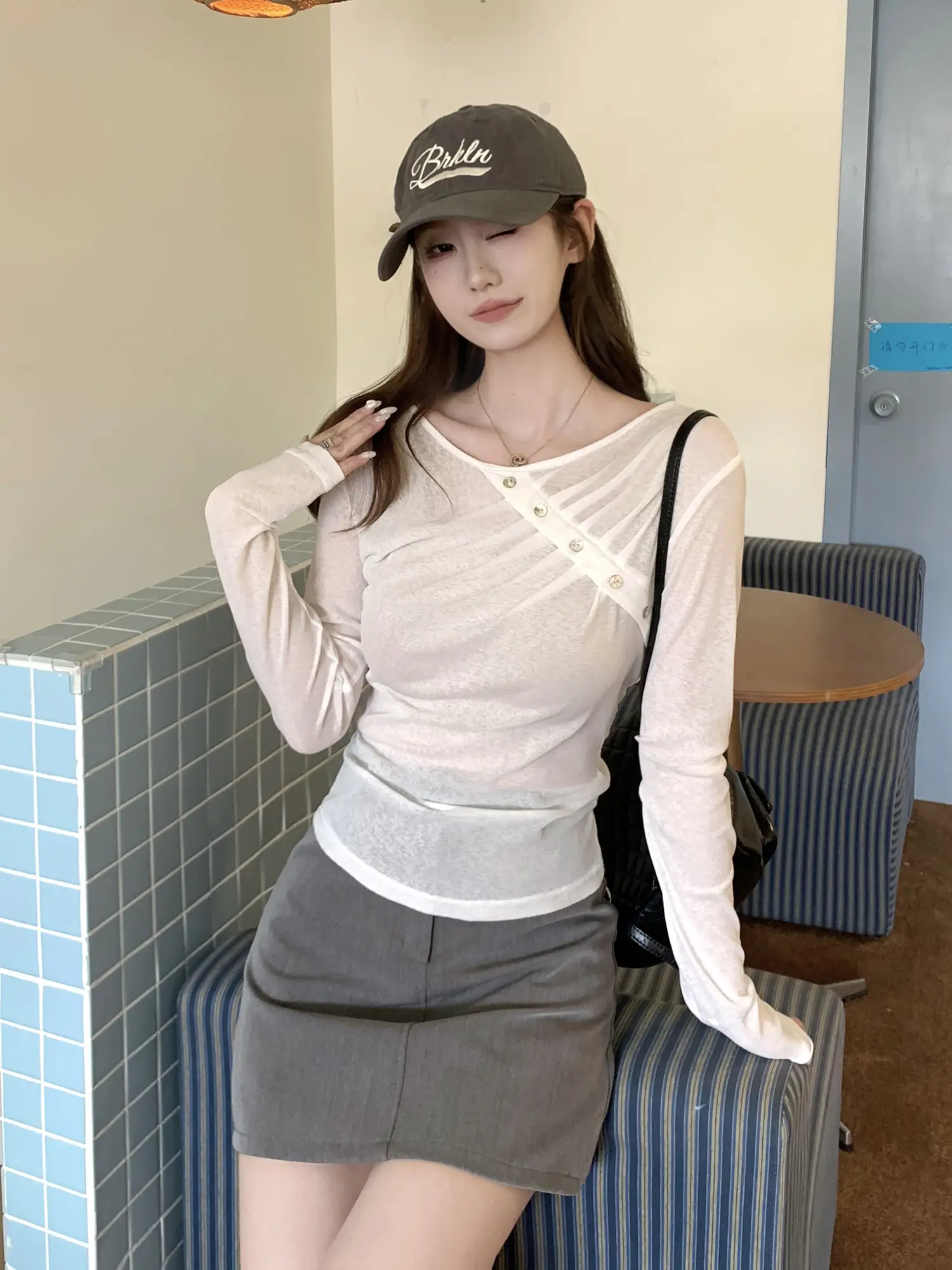 원숄더 화이트 티셔츠 상세 이미지 12