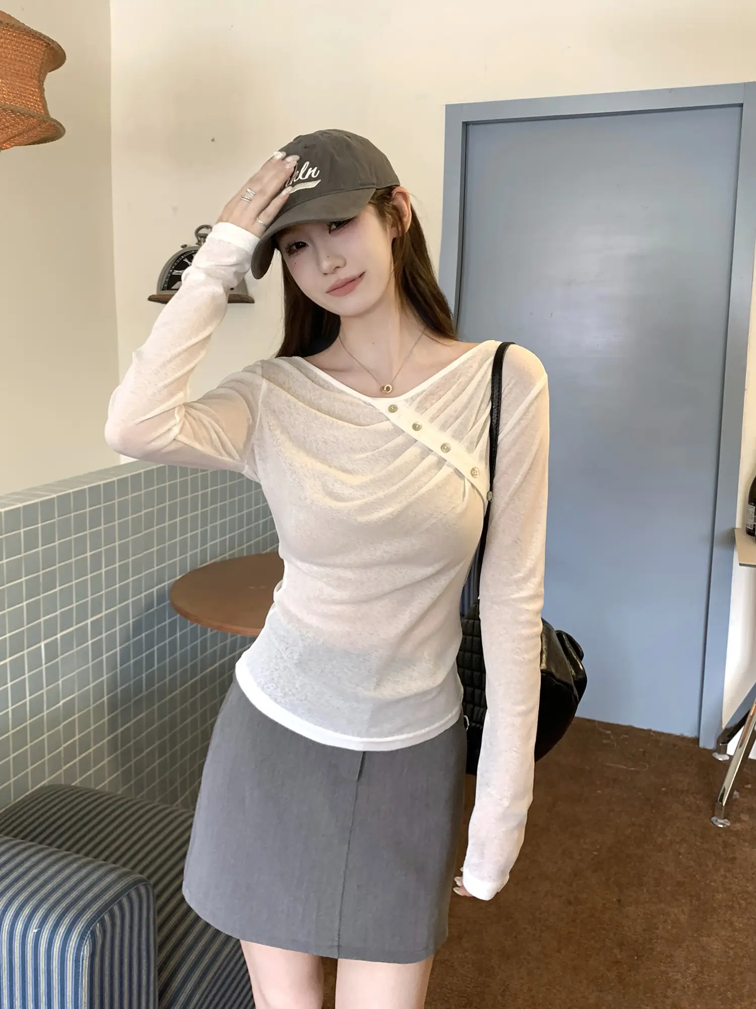 원숄더 화이트 티셔츠 상세 이미지 13