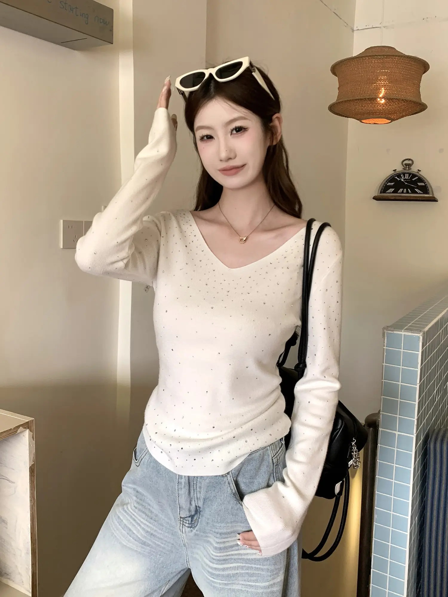 V넥 라인스톤 니트 상세 이미지 6