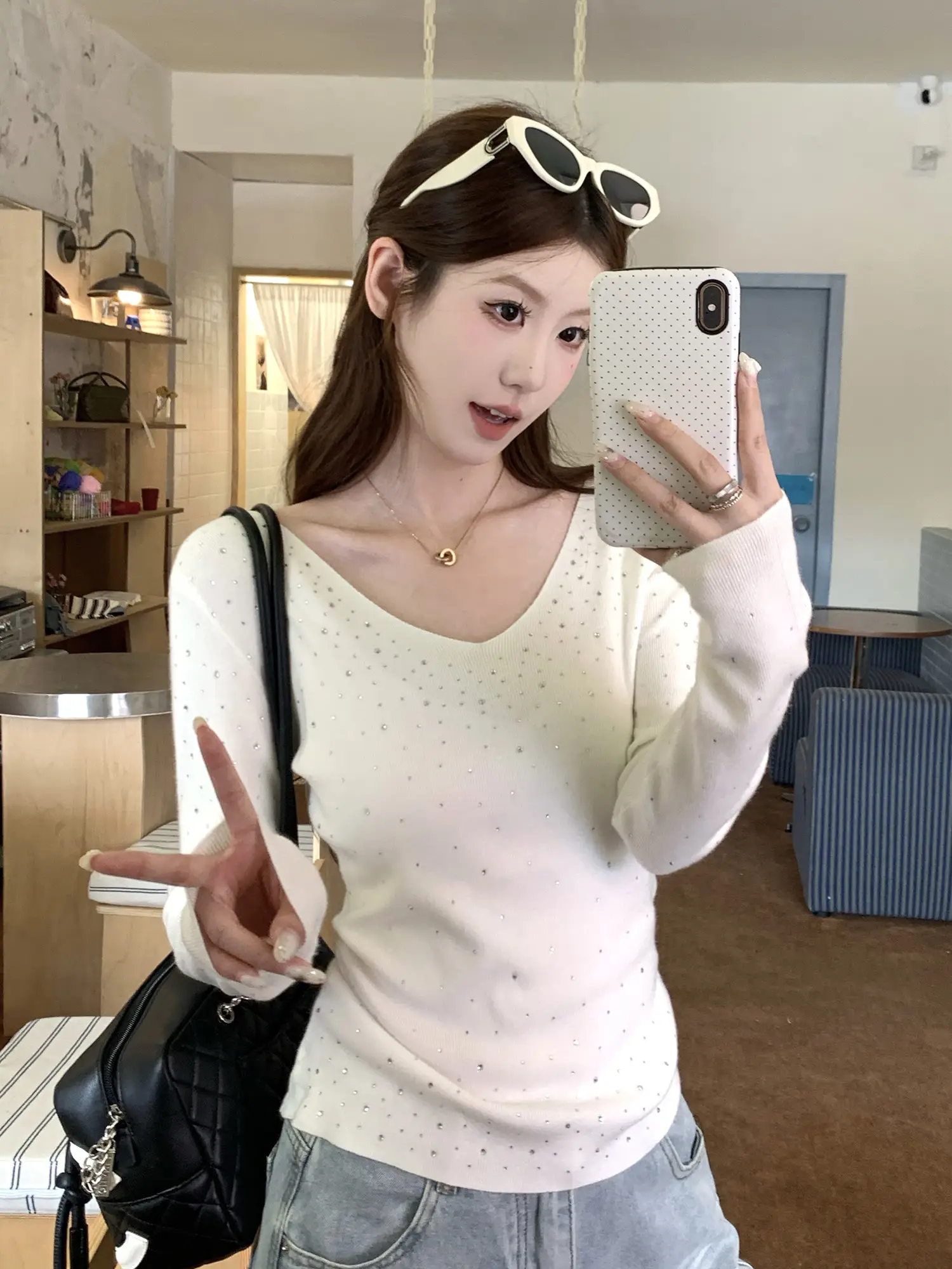 V넥 라인스톤 니트 상세 이미지 7