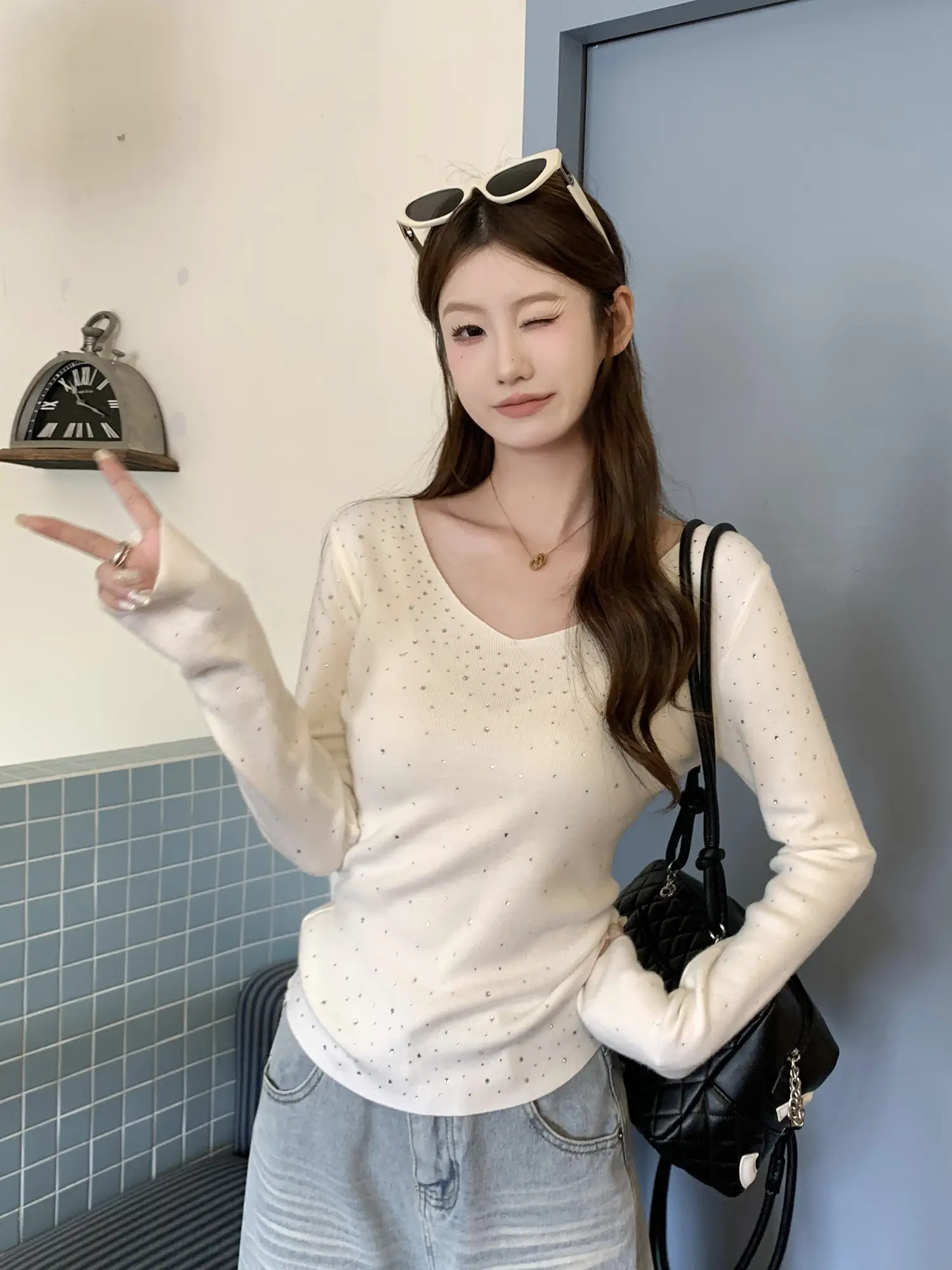 V넥 라인스톤 니트 상세 이미지 11