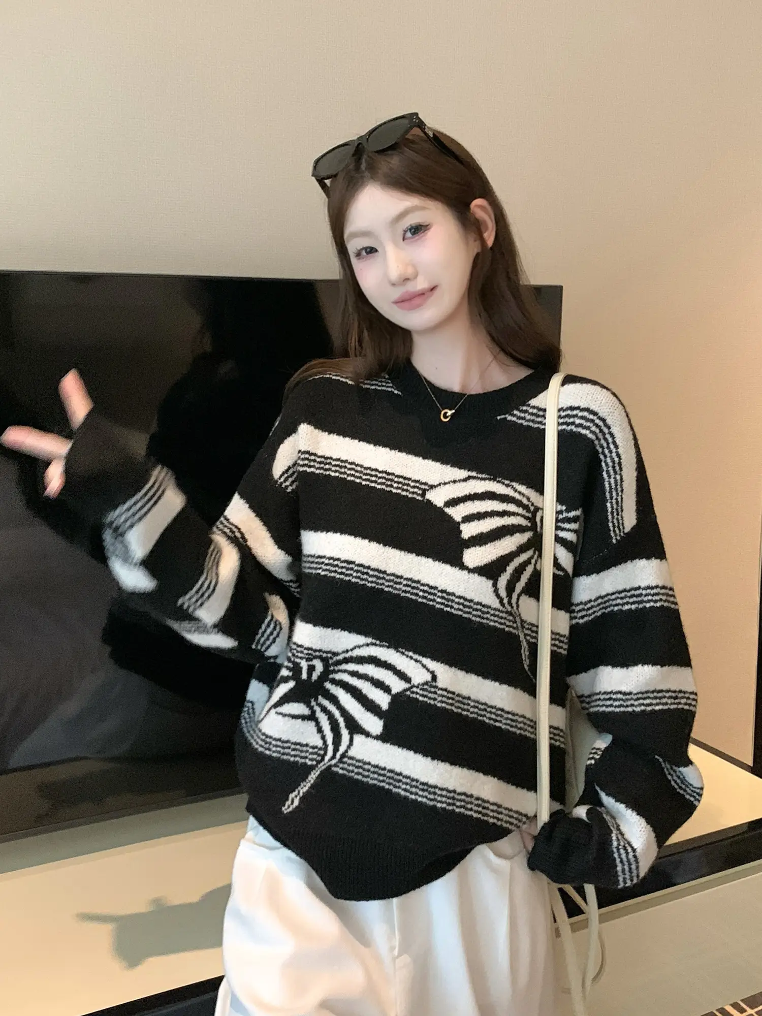 블랙 컬러 배색 니트 상세 이미지 6
