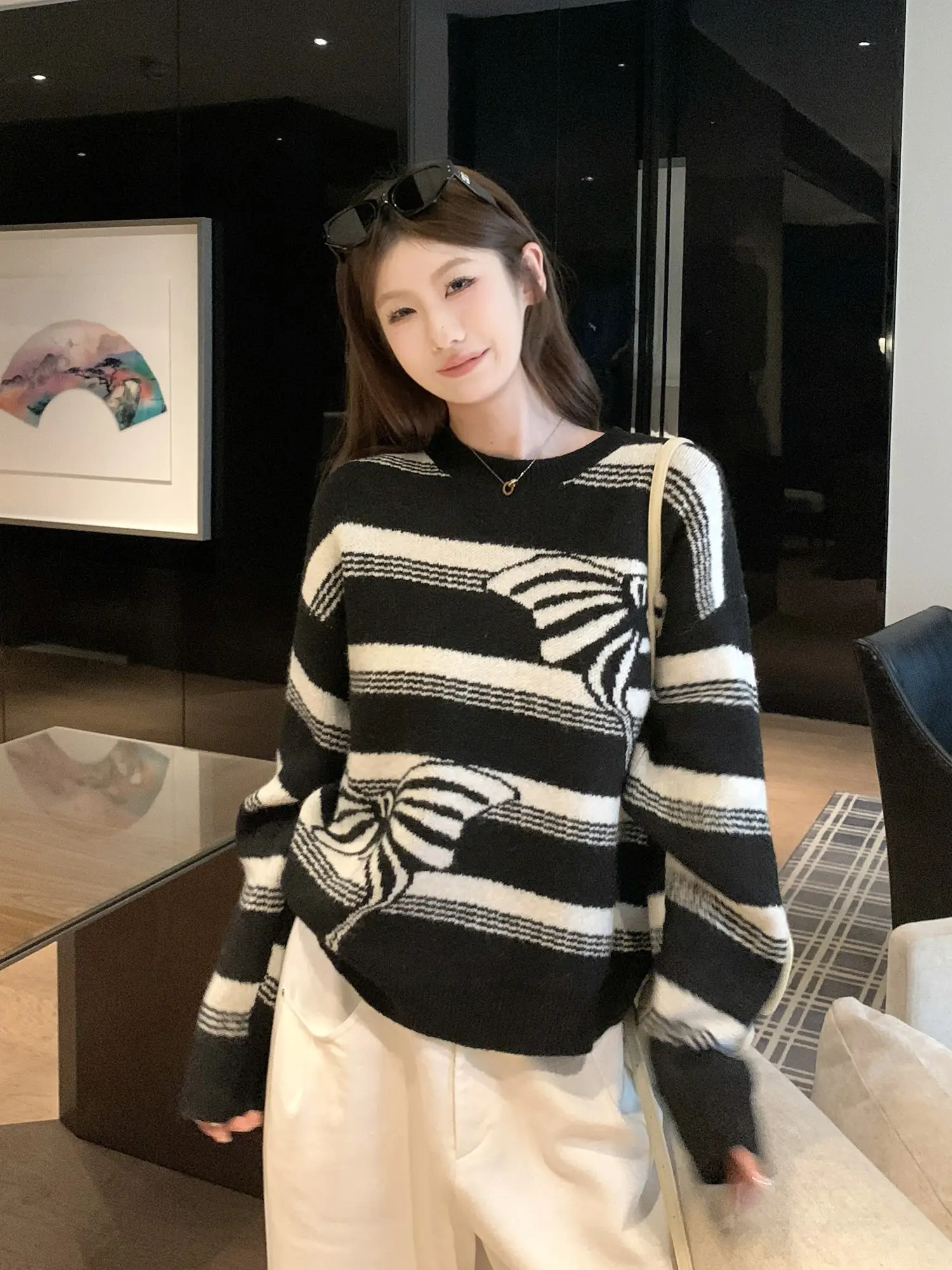 블랙 컬러 배색 니트 상세 이미지 8