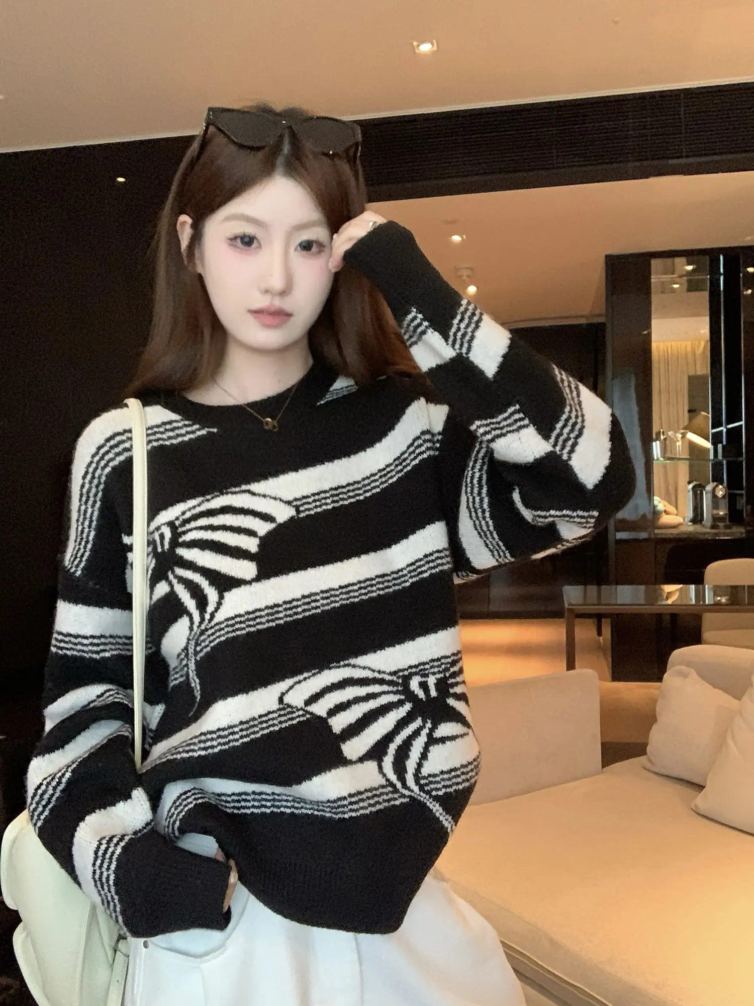 블랙 컬러 배색 니트 상세 이미지 10