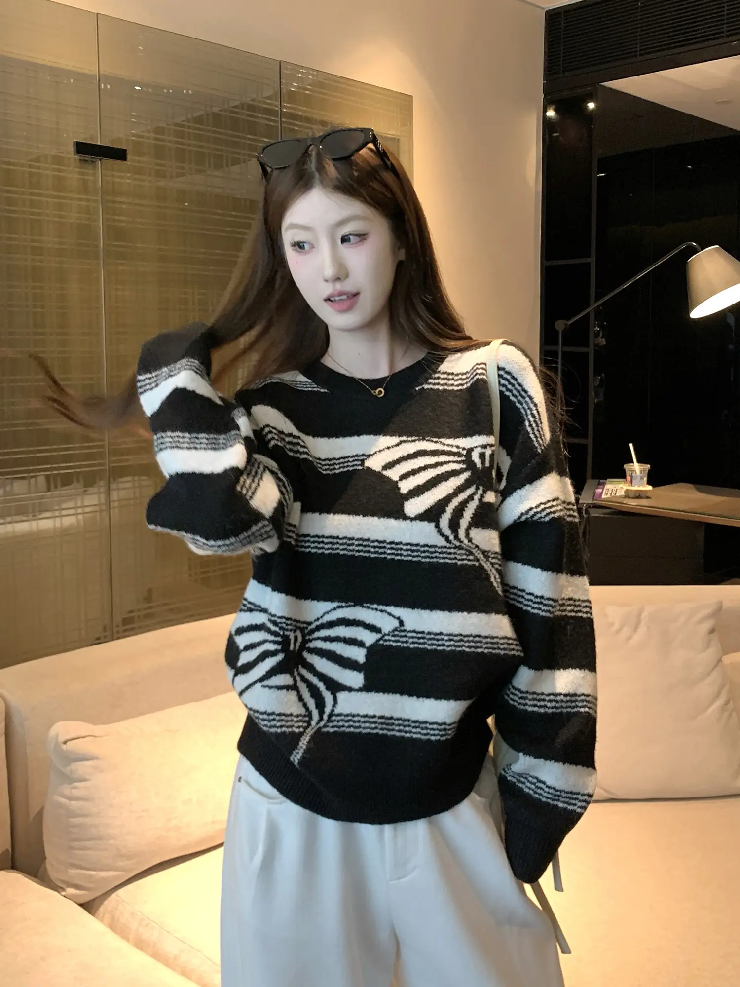 블랙 컬러 배색 니트 상세 이미지 12