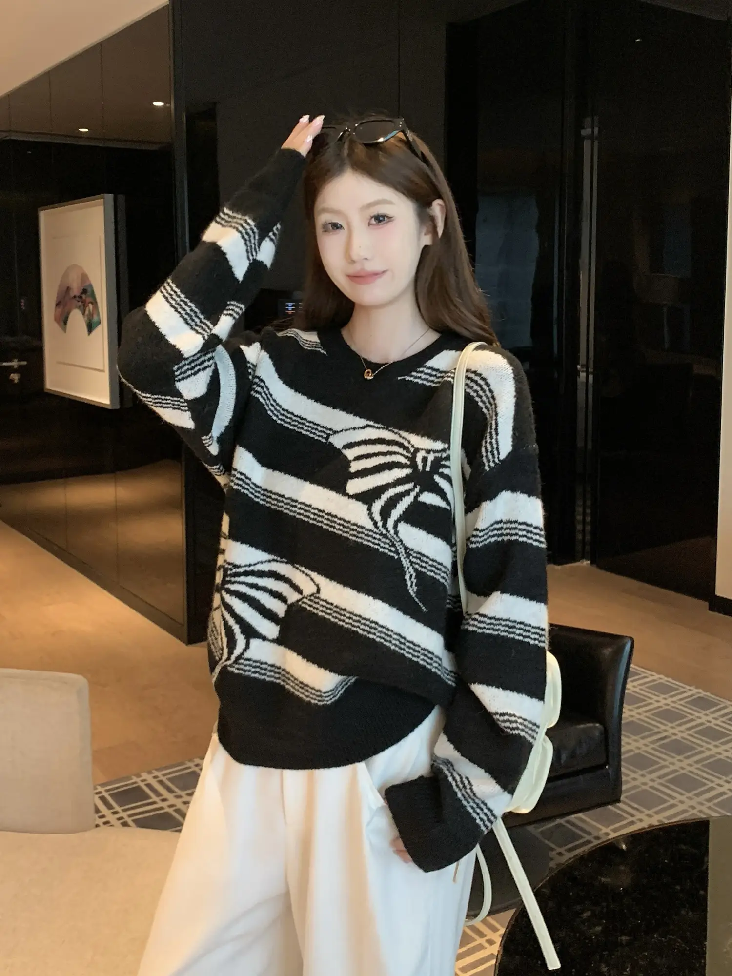 블랙 컬러 배색 니트 상세 이미지 13