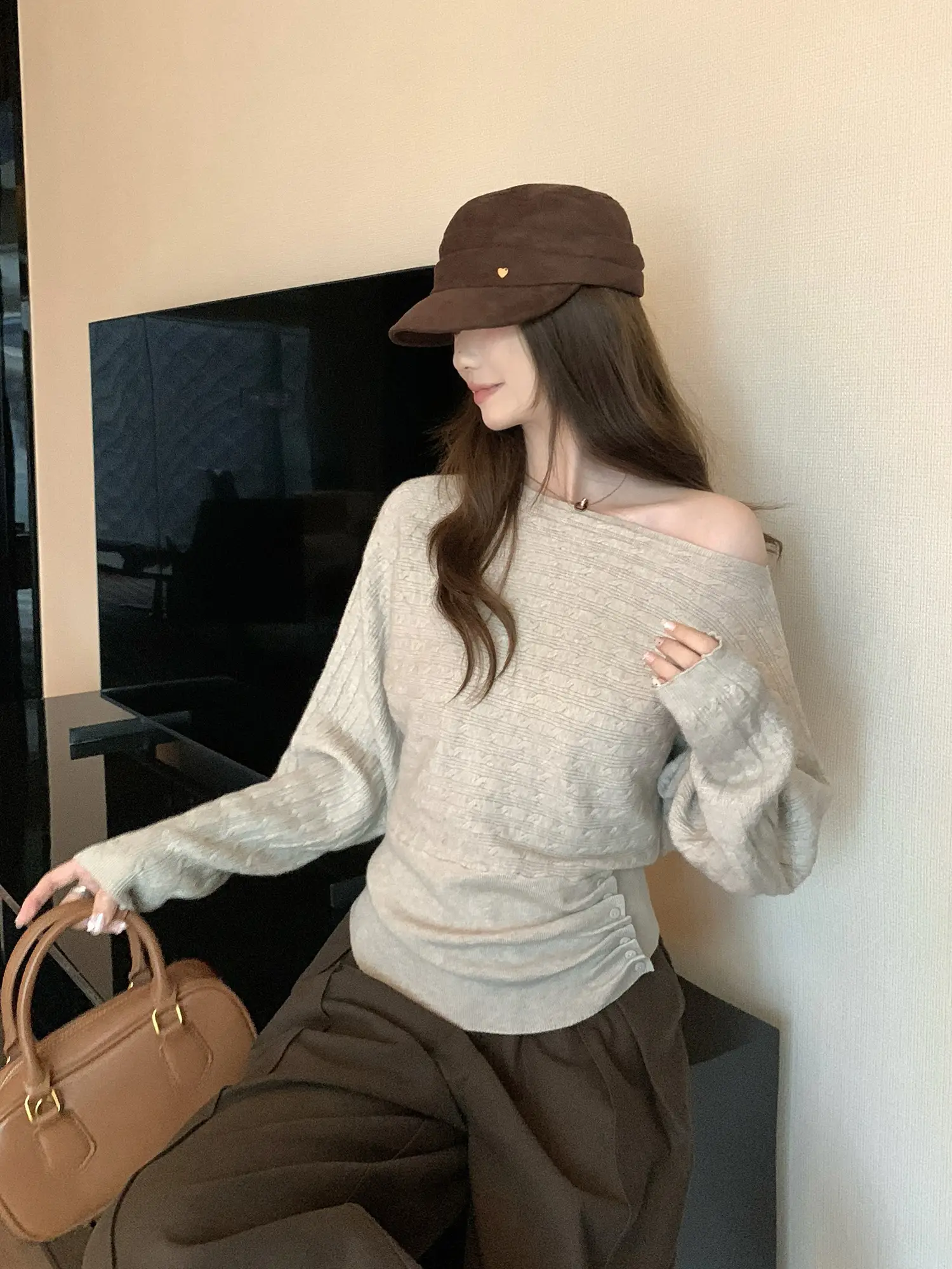오프숄더 주름 허리 조임 니트 상세 이미지 2