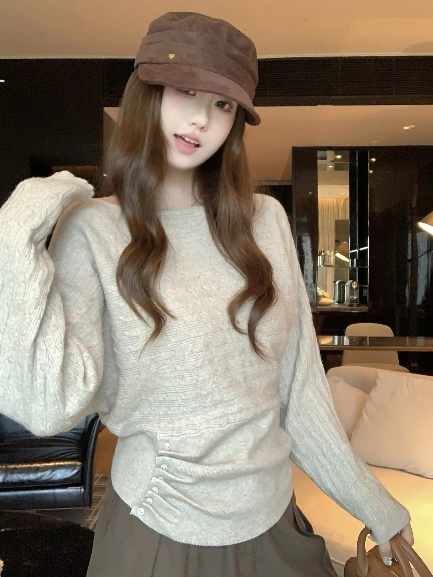 오프숄더 주름 허리 조임 니트 상세 이미지 4