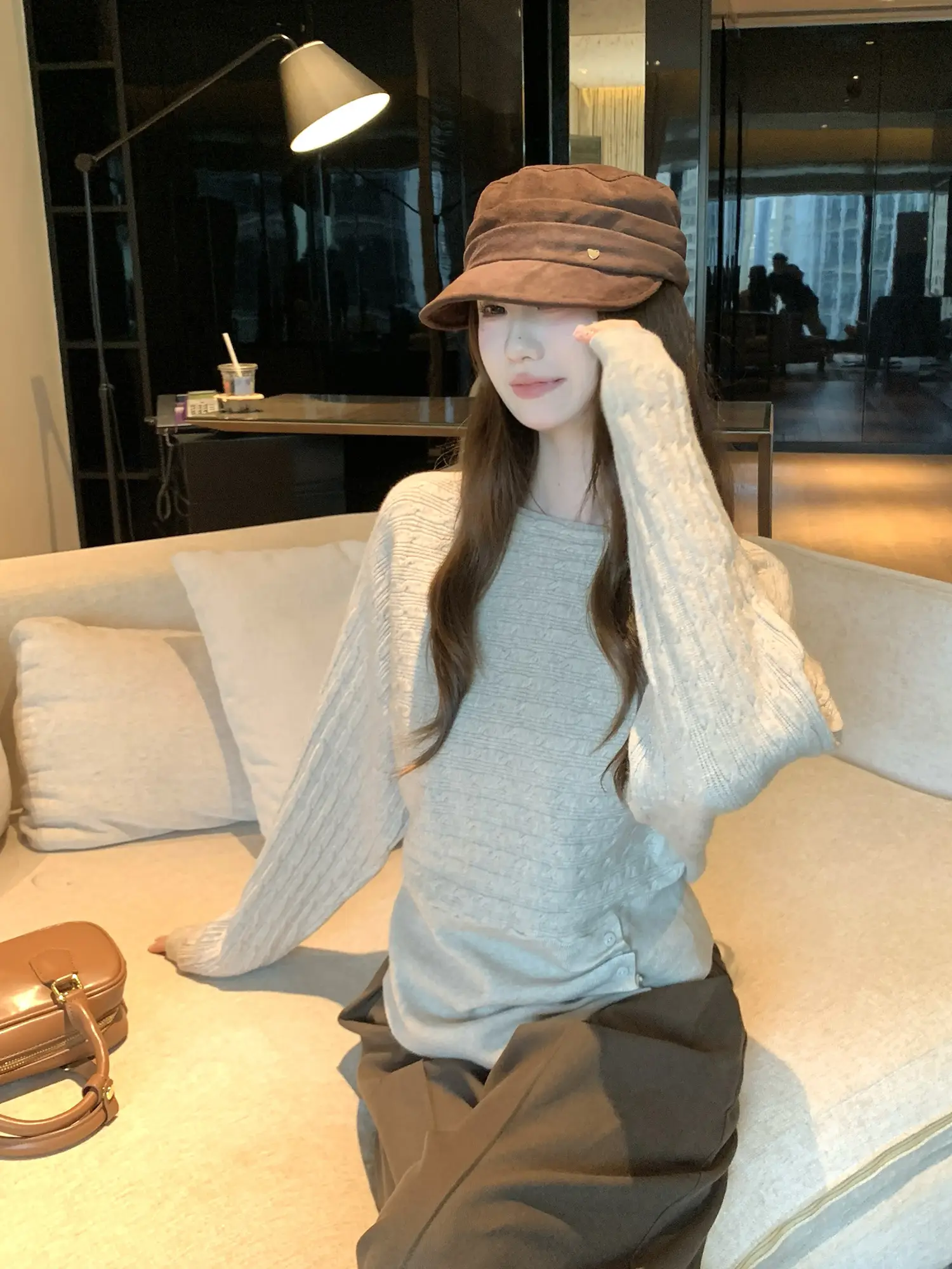 오프숄더 주름 허리 조임 니트 상세 이미지 5
