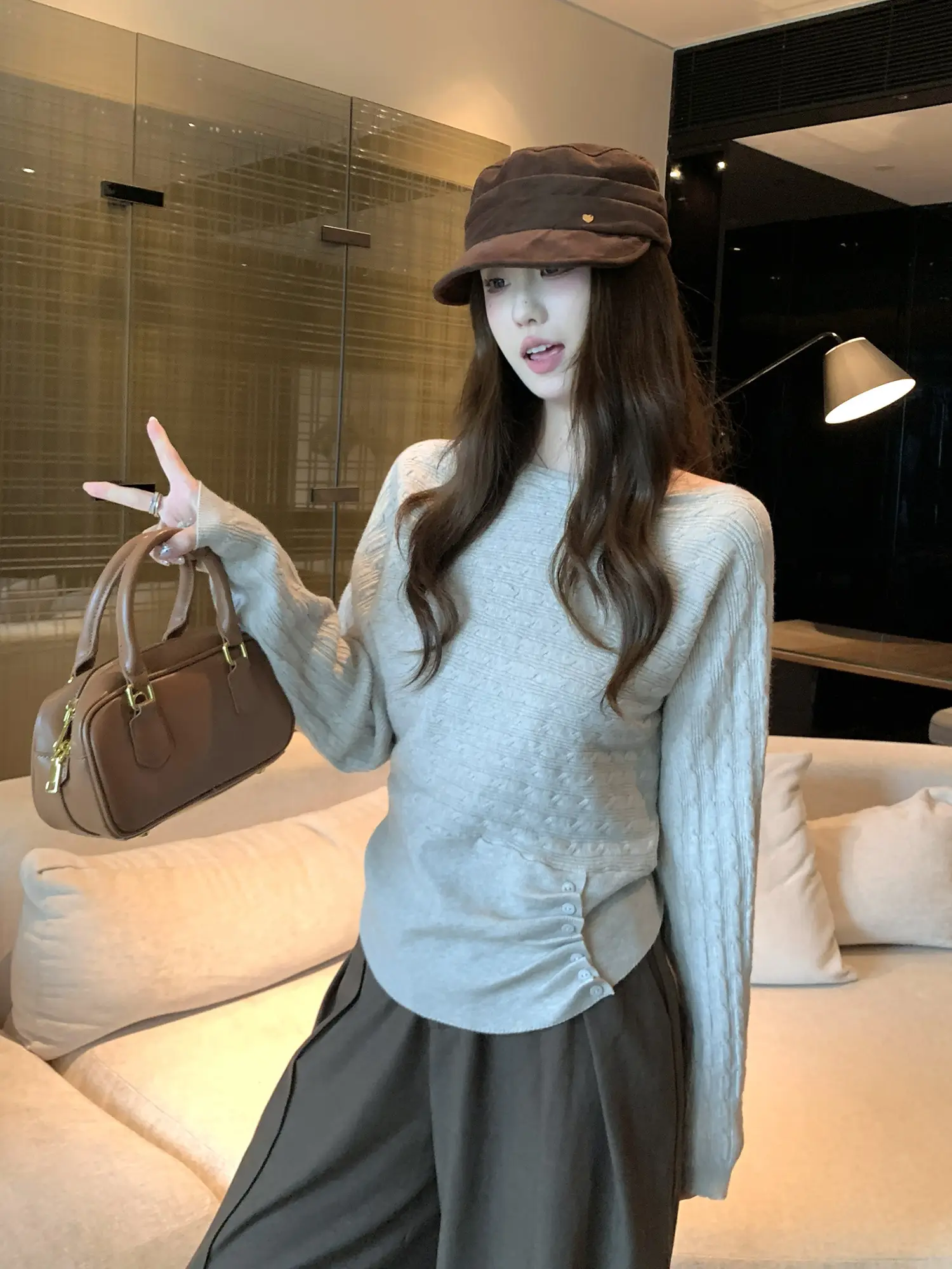오프숄더 주름 허리 조임 니트 상세 이미지 6
