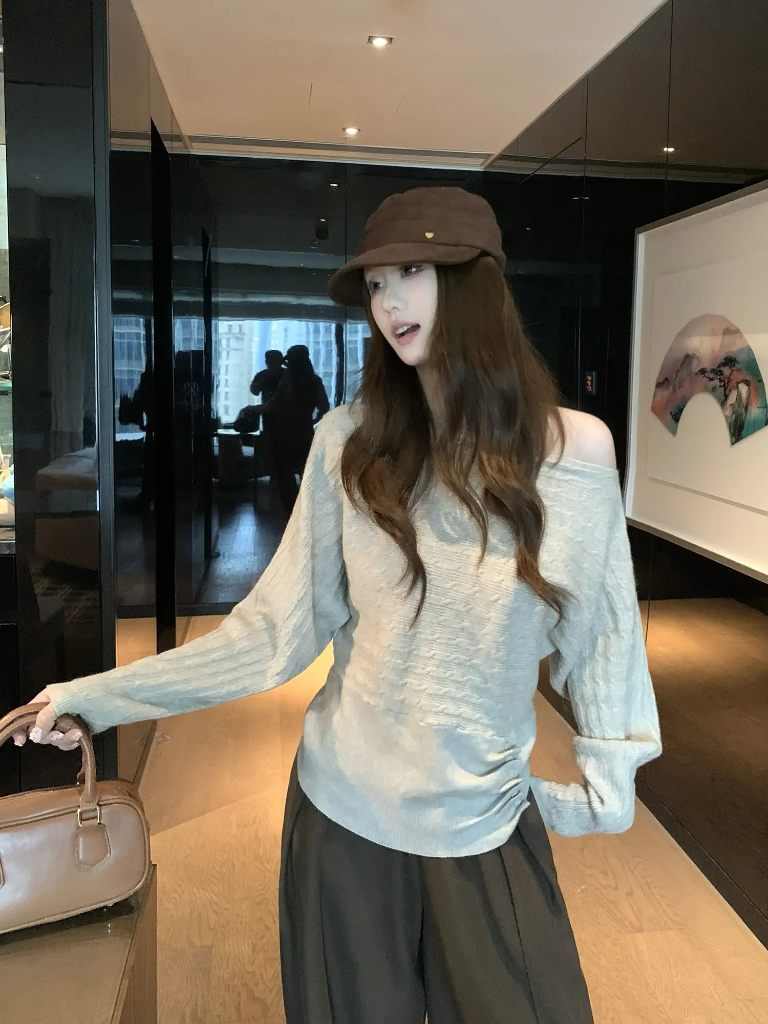 오프숄더 주름 허리 조임 니트 상세 이미지 8
