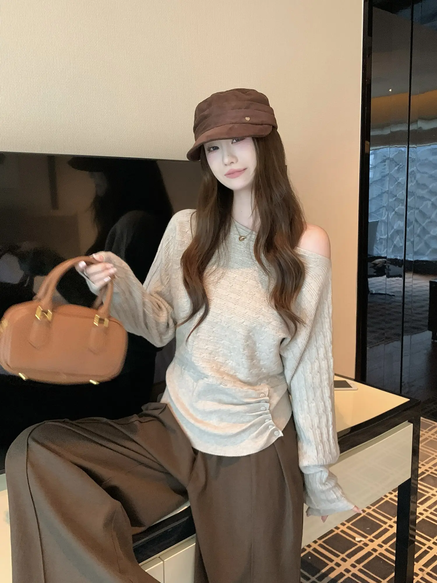 오프숄더 주름 허리 조임 니트 상세 이미지 12