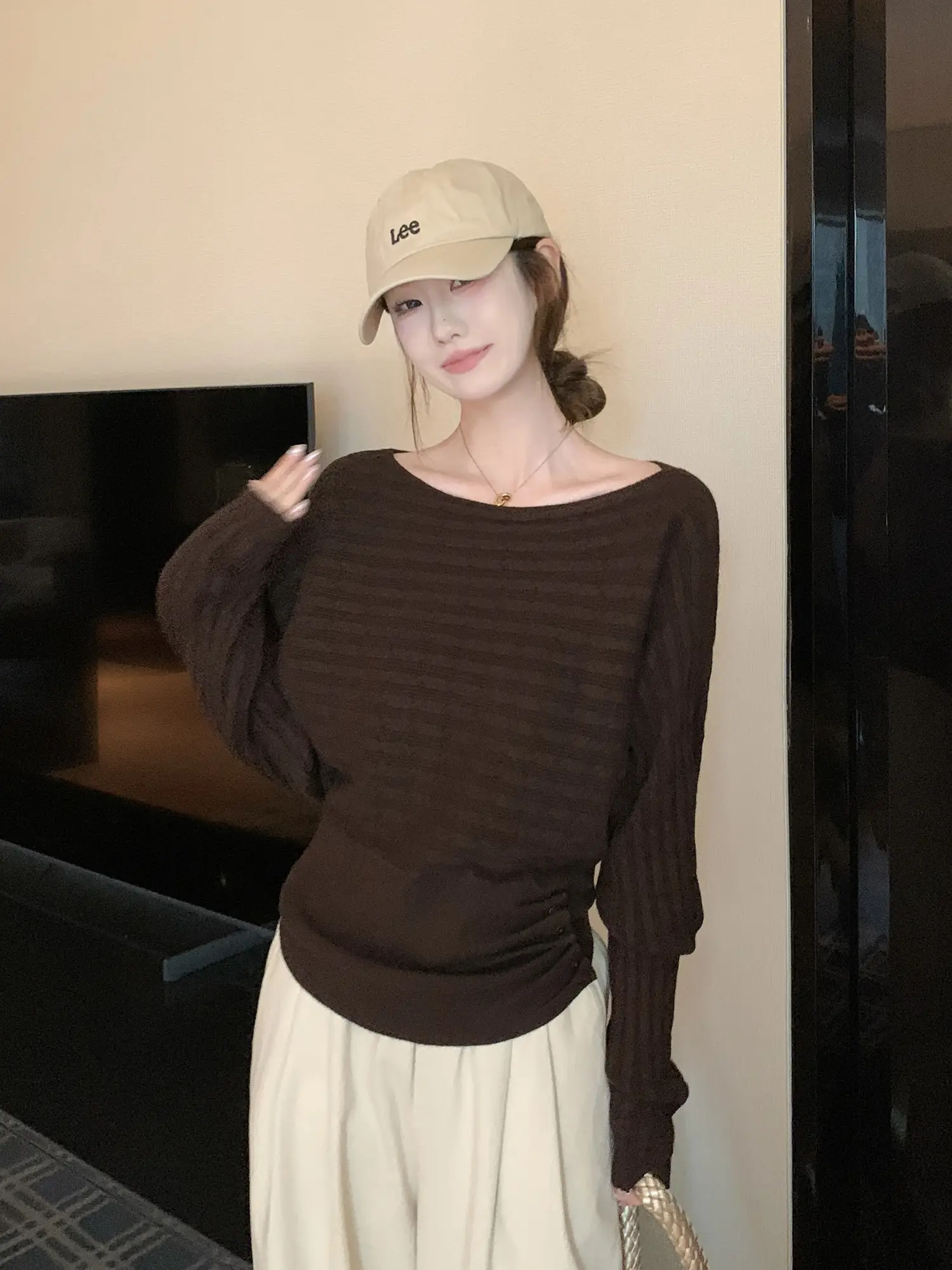 오프숄더 주름 허리 조임 니트 상세 이미지 18