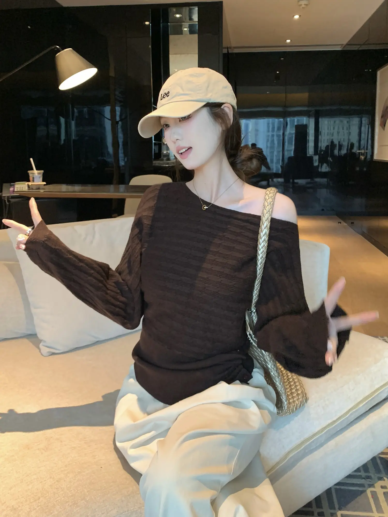 오프숄더 주름 허리 조임 니트 상세 이미지 22