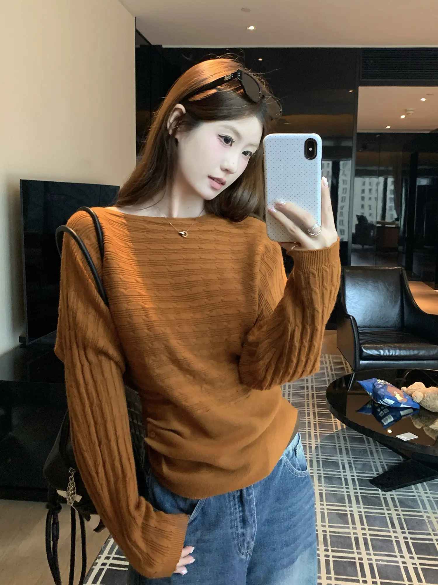 오프숄더 주름 허리 조임 니트 상세 이미지 25